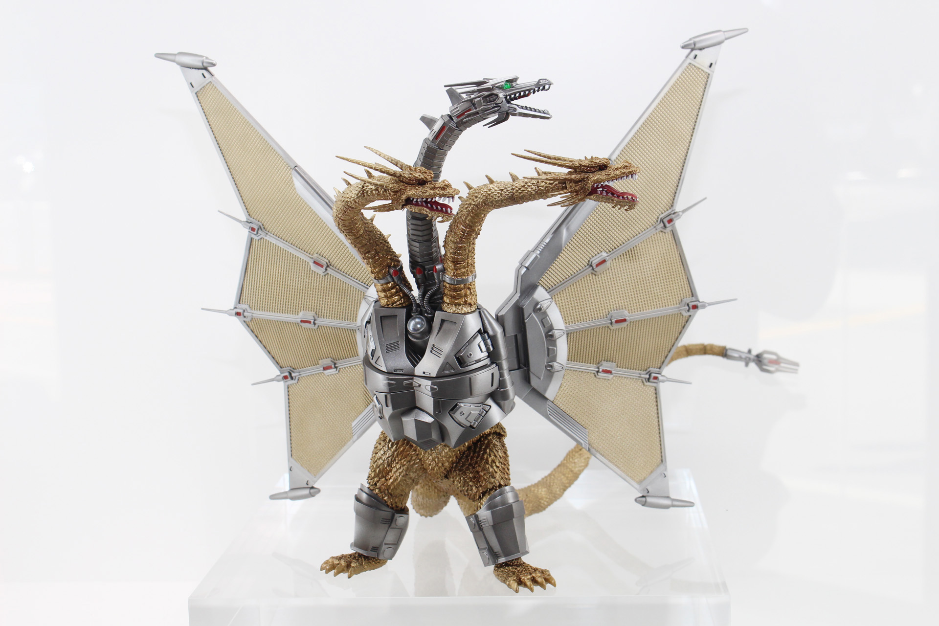 「S.H.MonsterArts メカキングギドラ 新宿決戦 Special Set」。2023年2月発売予定。価格は29,700円（税込）。プレミアムバンダイ販売商品