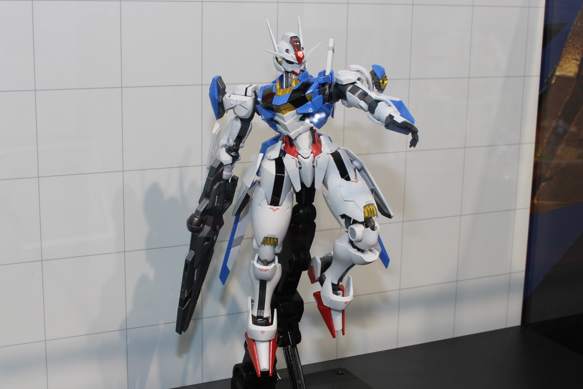 「超合金 ガンダム・エアリアル」。2023年1月発売予定。価格は24,200円(税込）