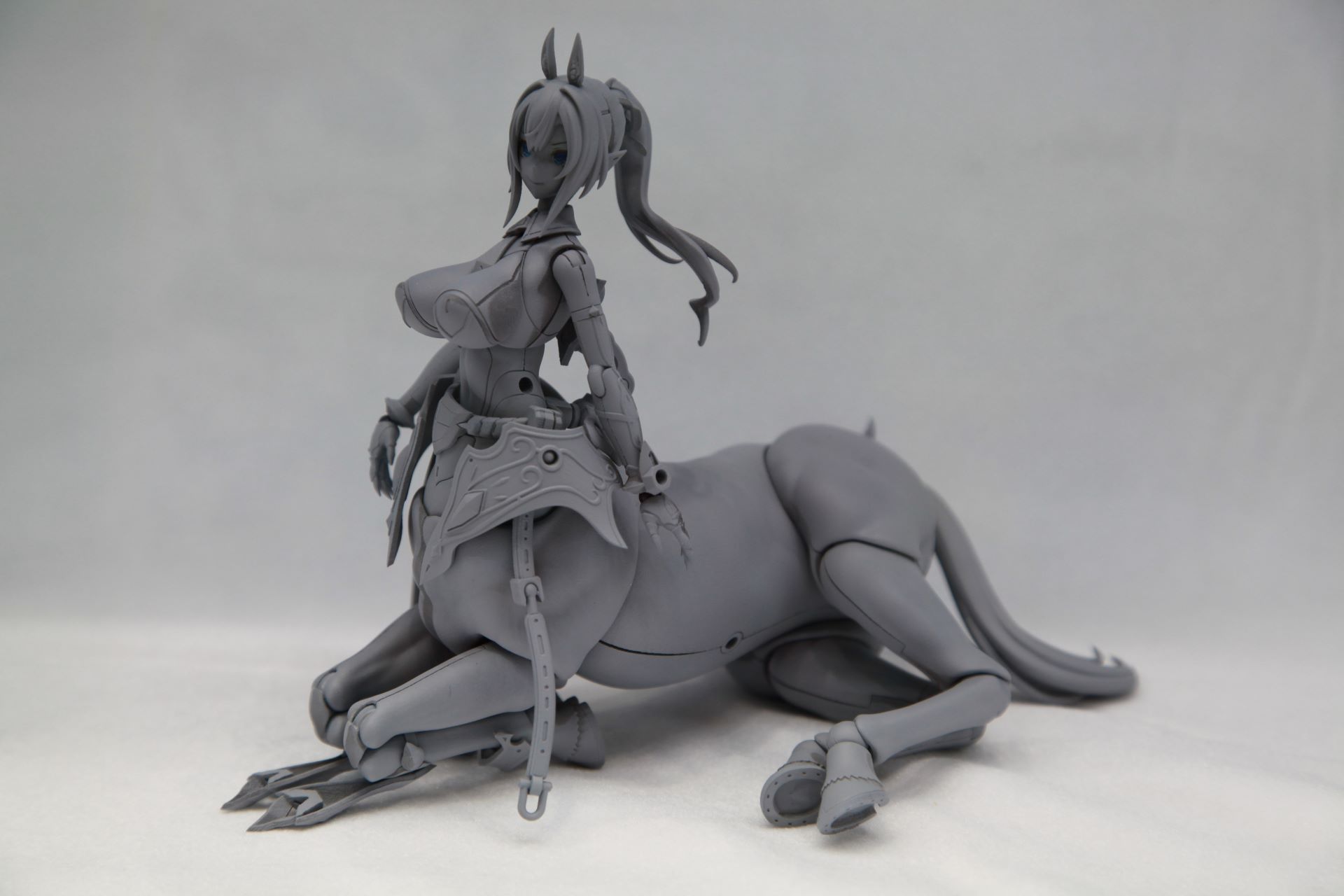 膝が怪我しないように前足はレッグガードで保護