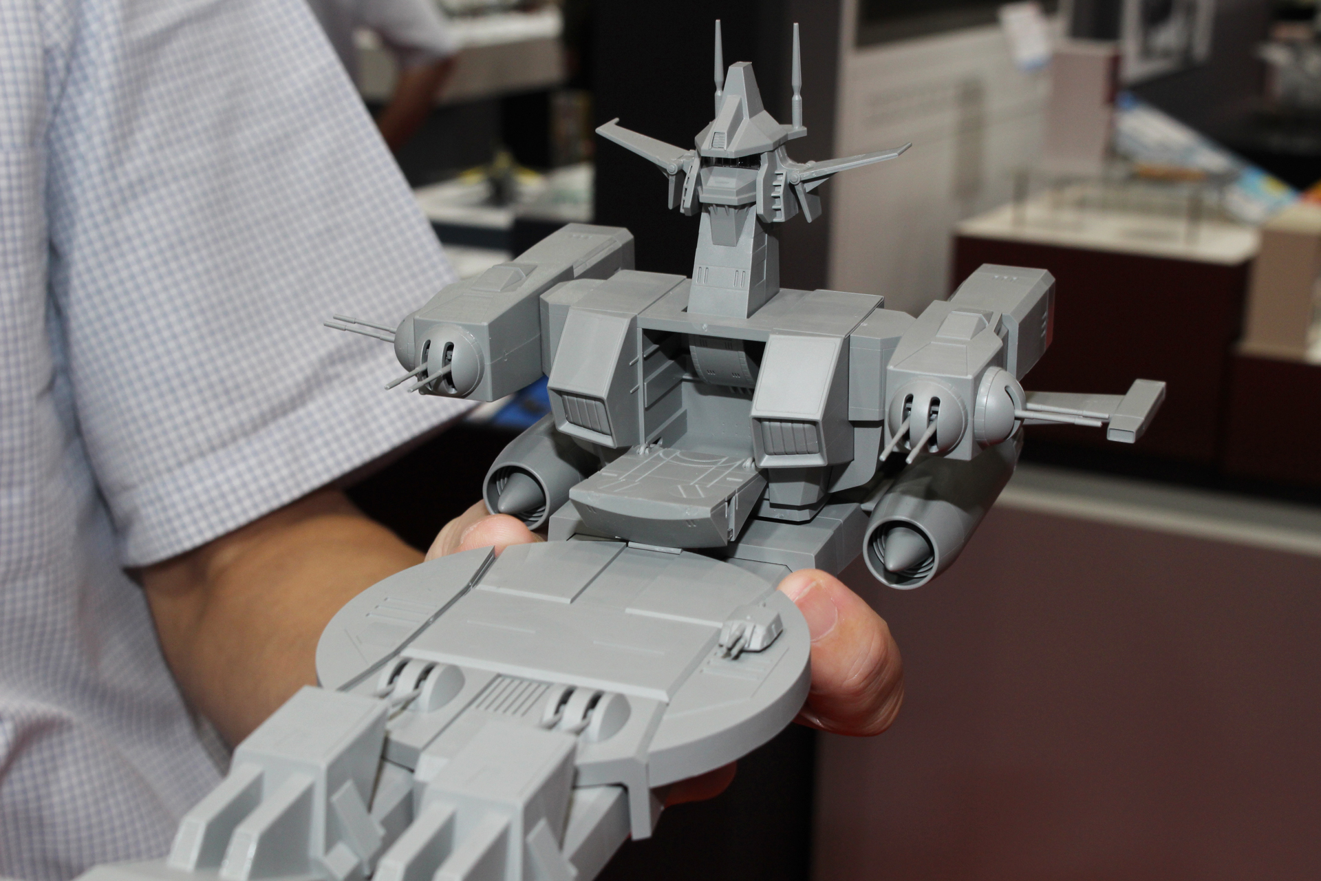 格納庫のハッチはこのように開閉が可能