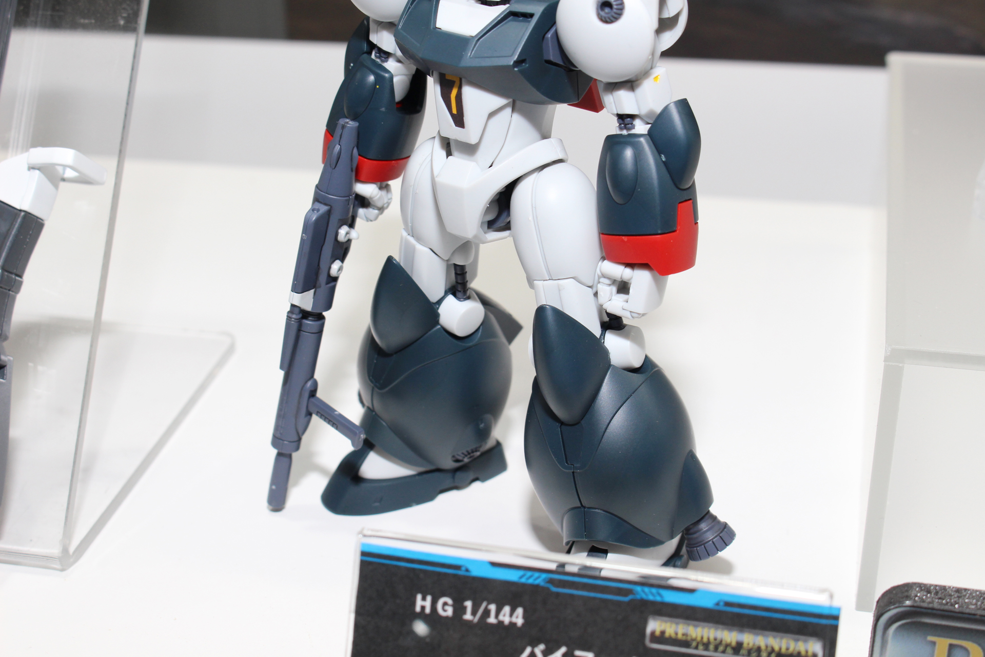 40年の時を経て蘇るプラモデルのバイファム。可動や合わせ目の処理など、現代の技術に基づいて設計されている