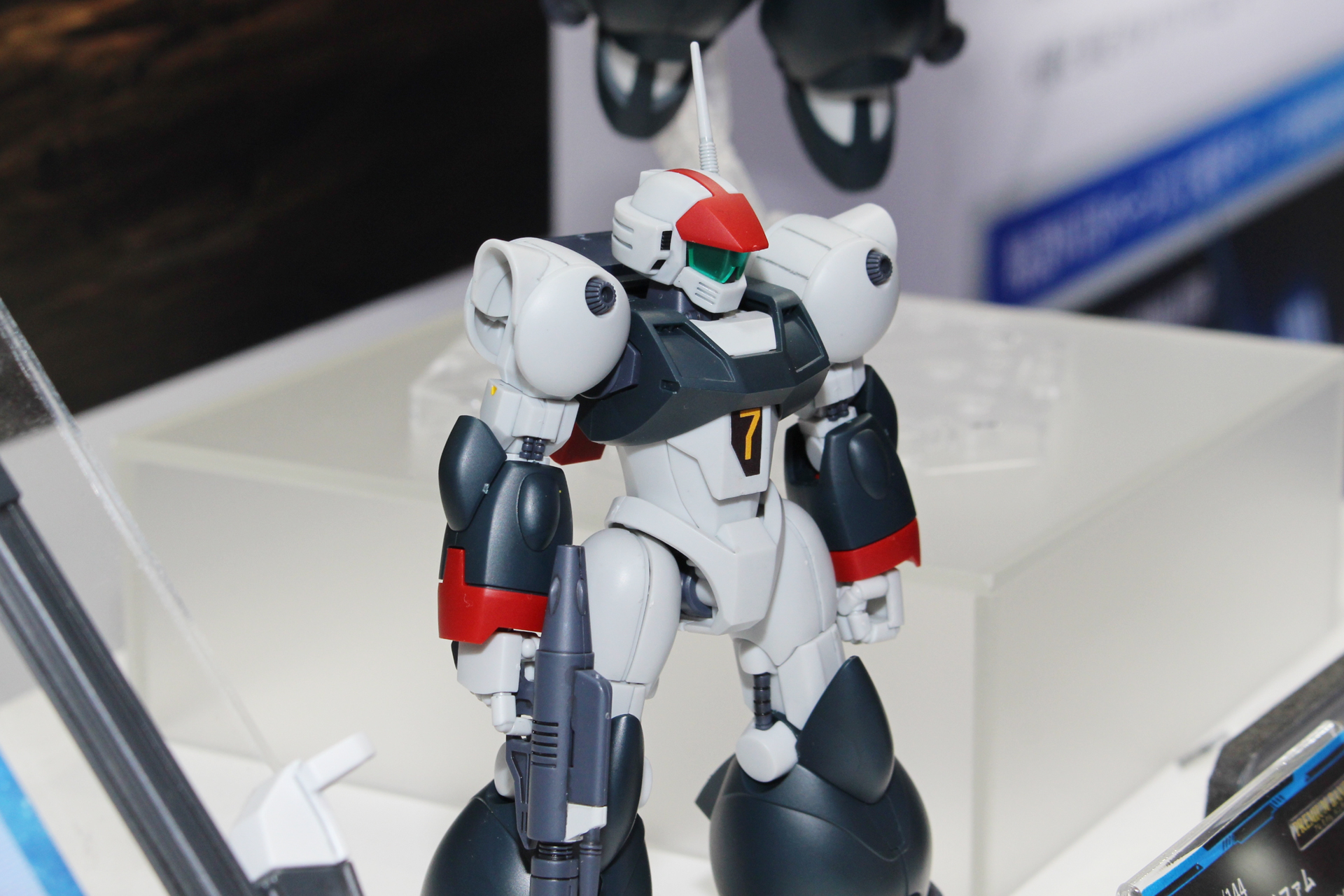 40年の時を経て蘇るプラモデルのバイファム。可動や合わせ目の処理など、現代の技術に基づいて設計されている