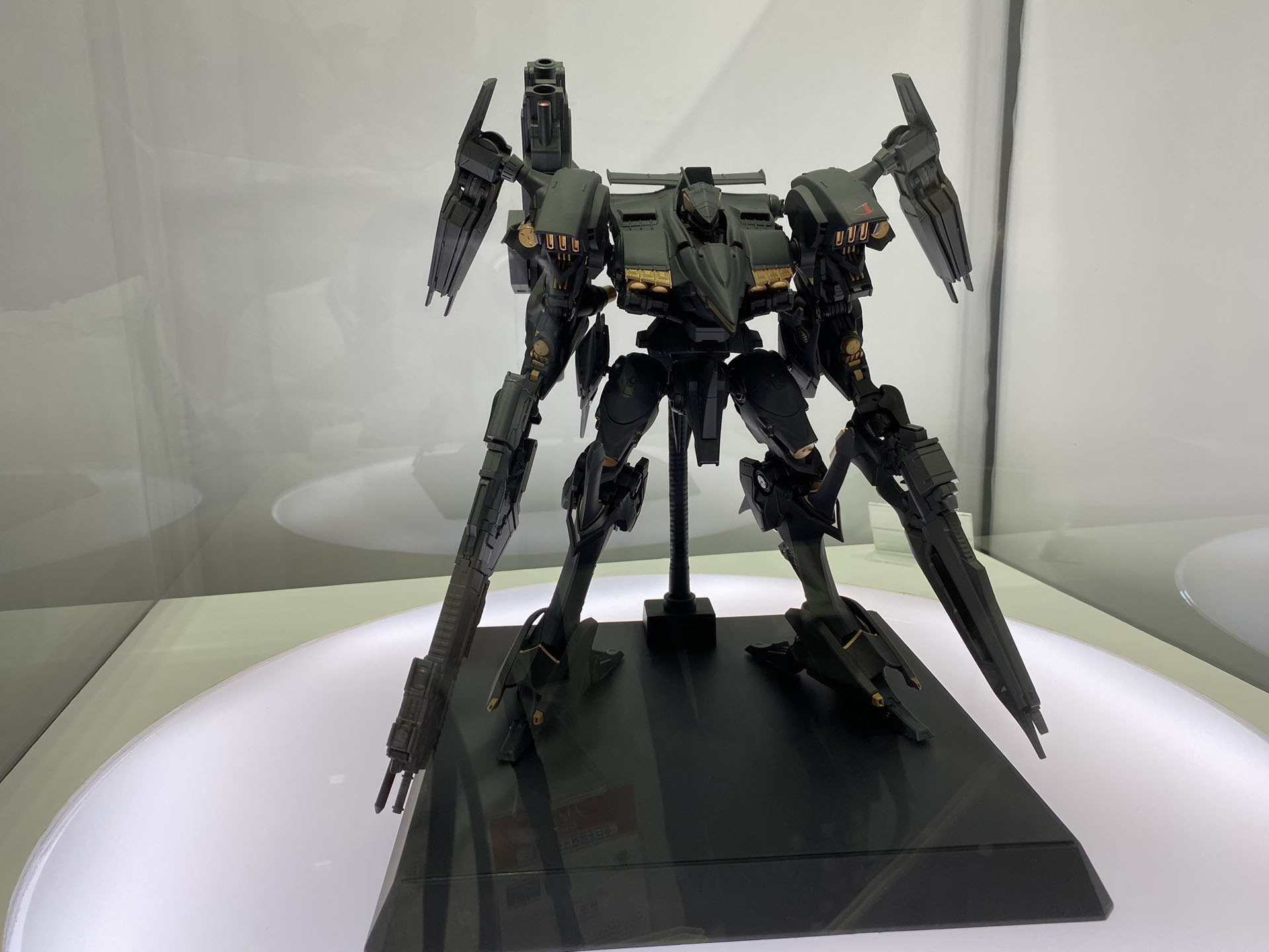 「アーマードコア4」を象徴する機体ともいえる「シュープリス」が、コトブキヤのハイクオリティ合金フィギュア「DECOCTION MODEL」に選ばれた
