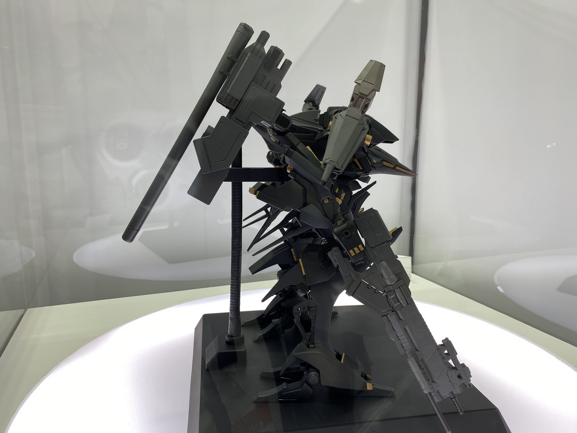 武器を様々な箇所に搭載できるのもACの楽しさ