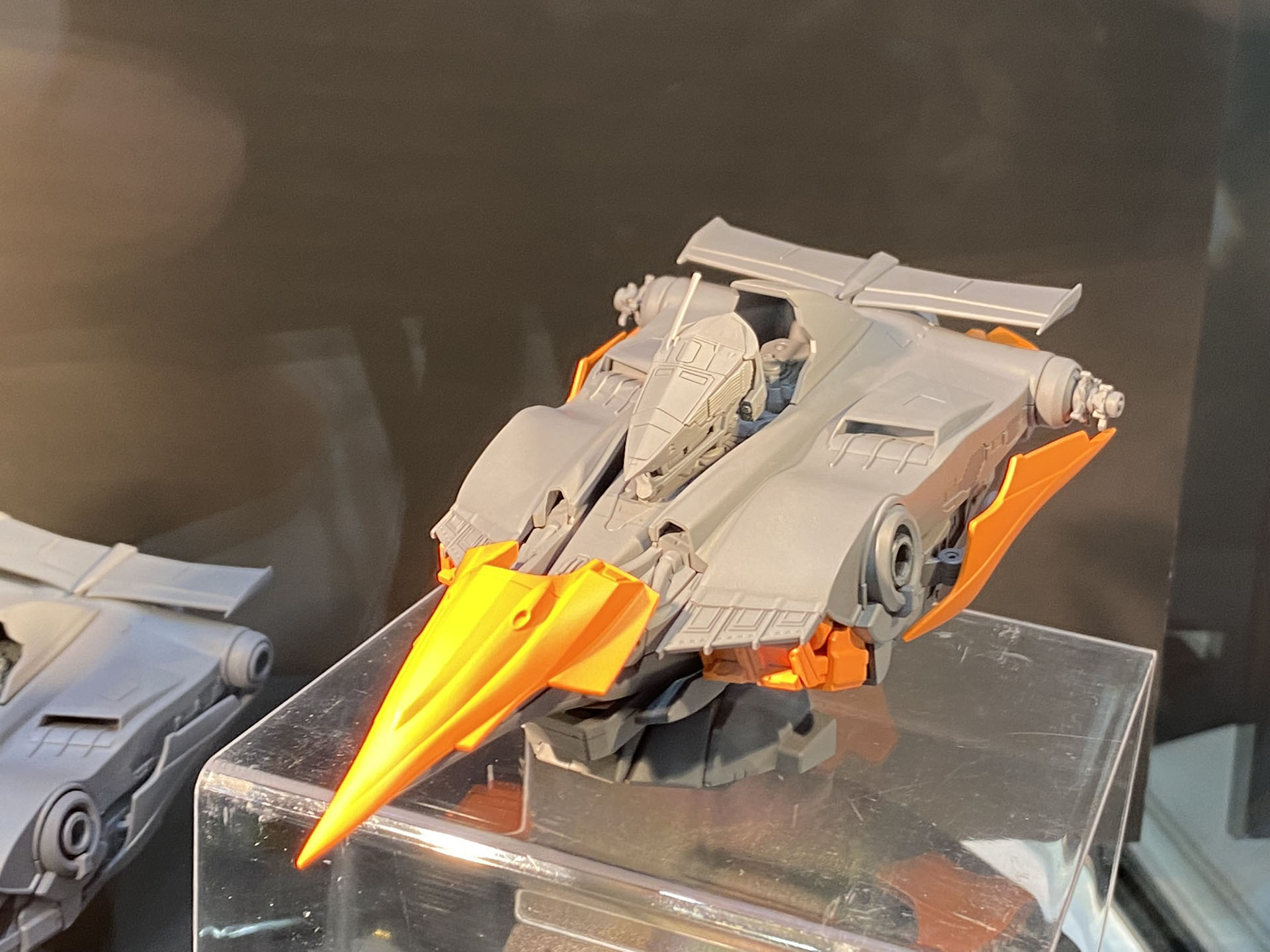 「オーバードブースト」を使用したときの大胆なブースター変形ギミックなど、随所に多彩な演出が盛り込まれる