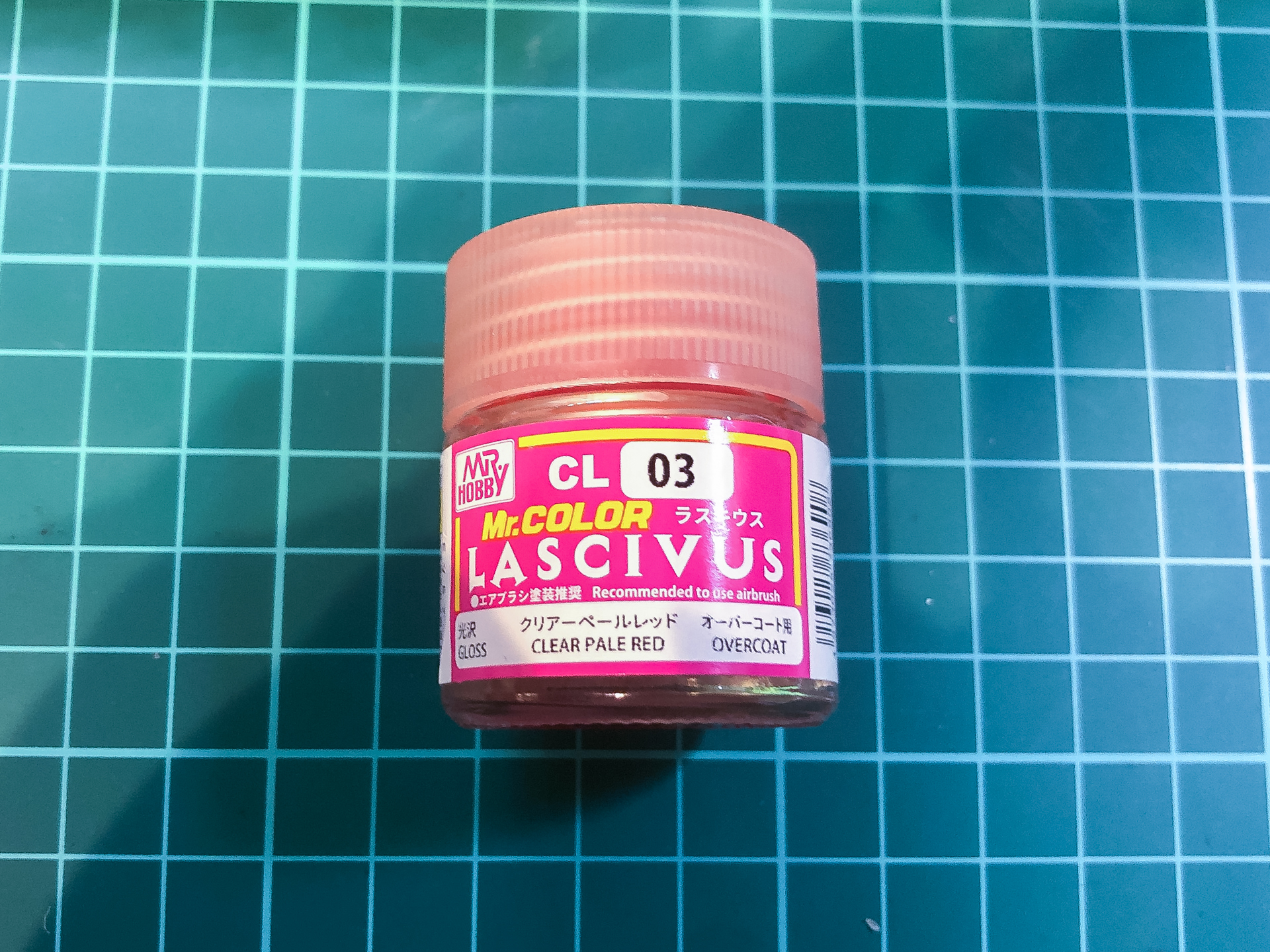 オーバーコート色として使用したMr.カラー LUSCIVUS（ラスキウス） クリアーペールレッド。肌の赤みを帯びている部分や影となる部分に使用します。