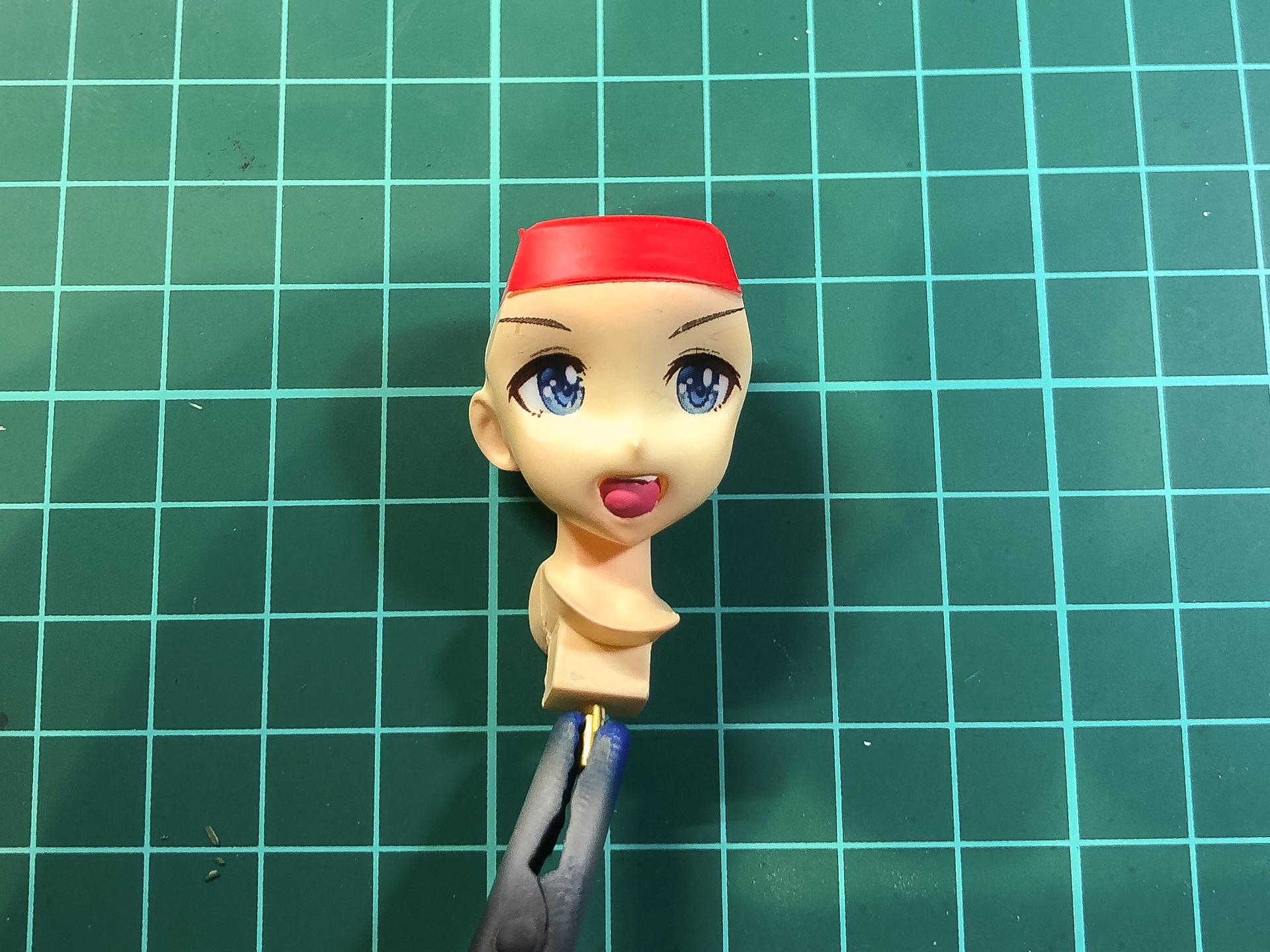 コーティングを行なった顔パーツ。きれいにツヤが消えました。