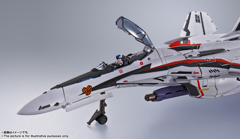 マクロスF」より「DX超合金 VF-25F スーパーメサイアバルキリー