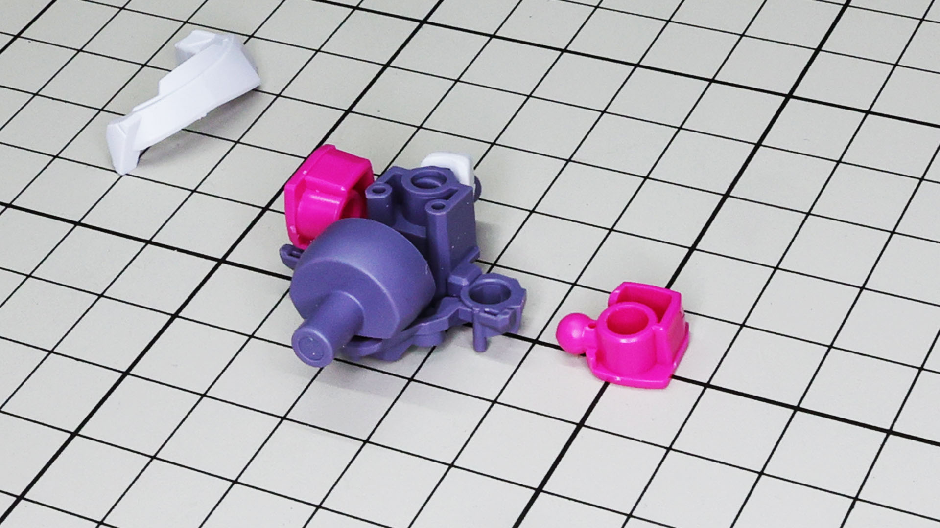 ピンクのボディが目新しいです