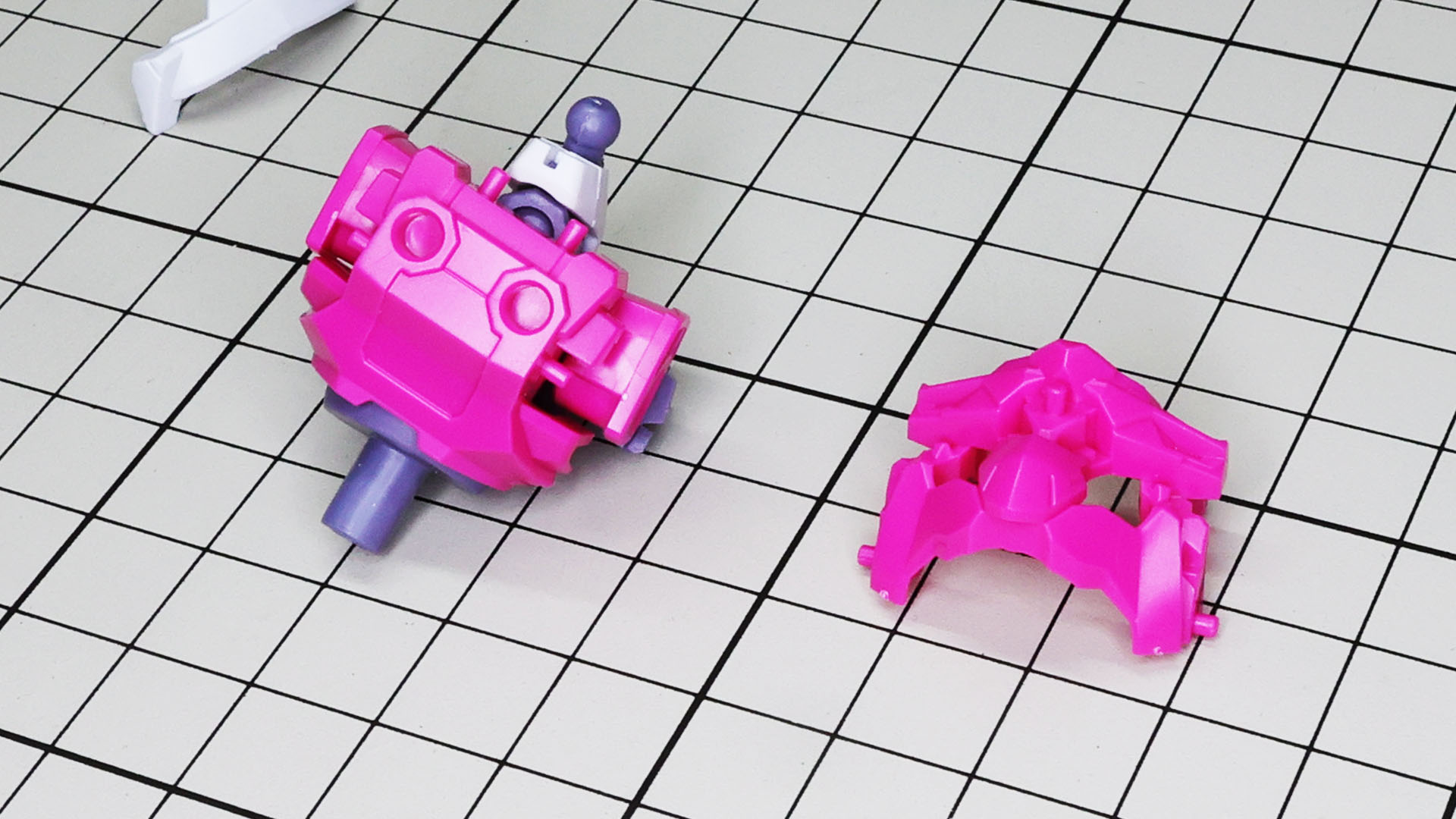 ピンクのボディが目新しいです