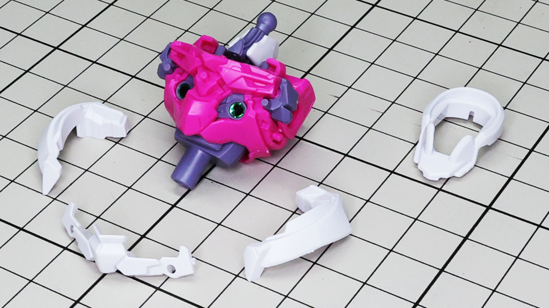 さらに白い外装をまとわせていきます