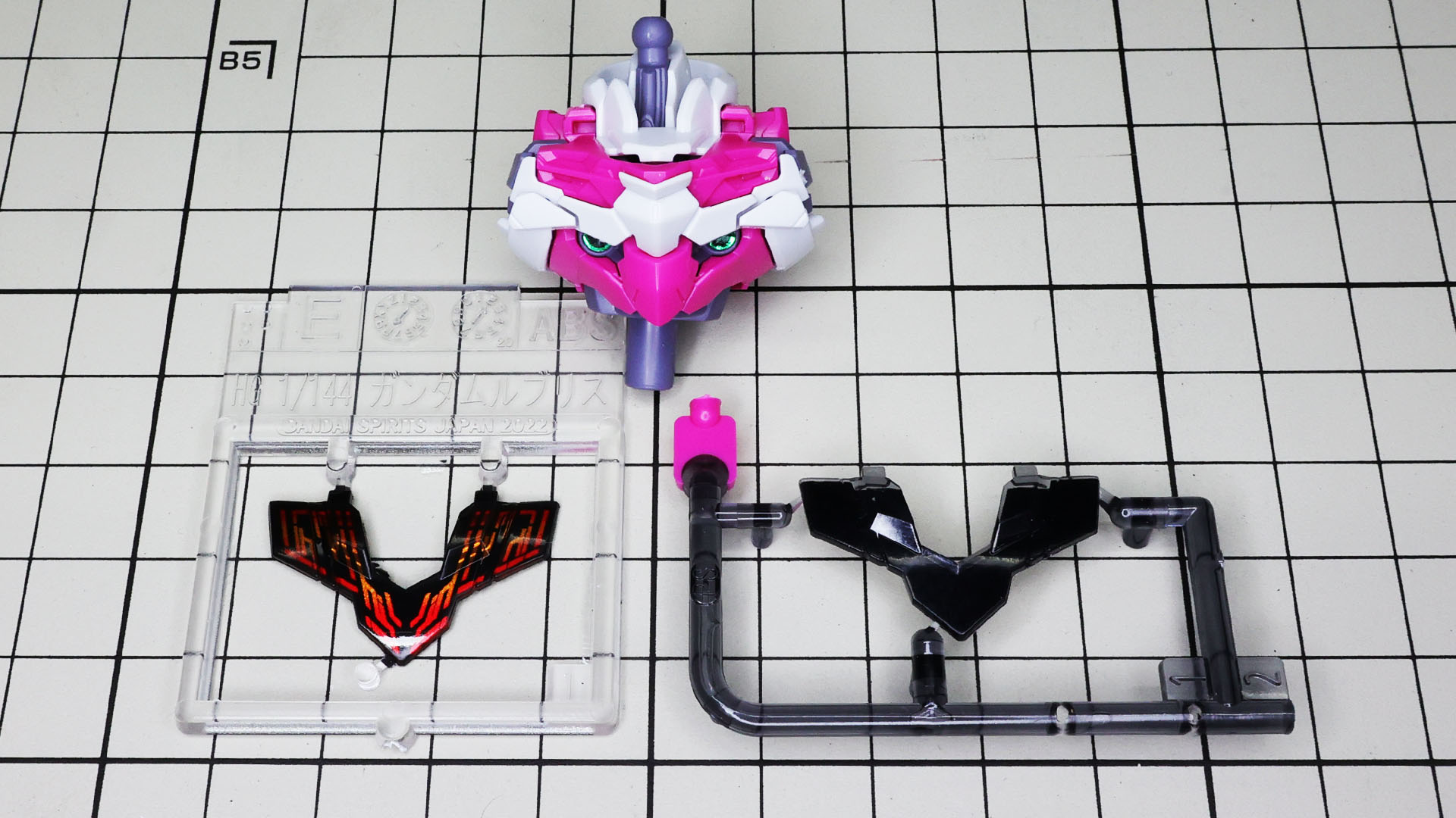 今回はインモールド成型のものがありますので単なるメタリックな方にしました