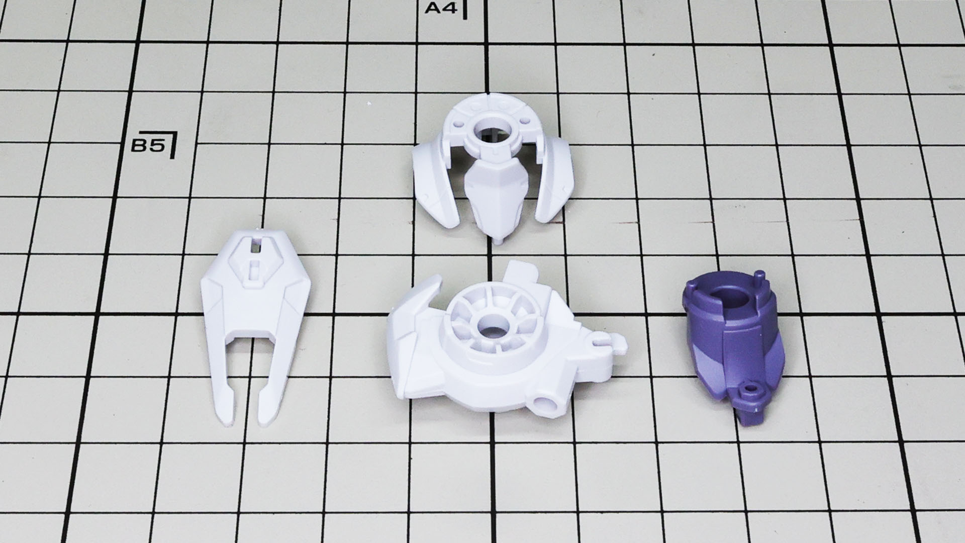 股間、メカフレームとそのカバー、リアアーマーとなっています