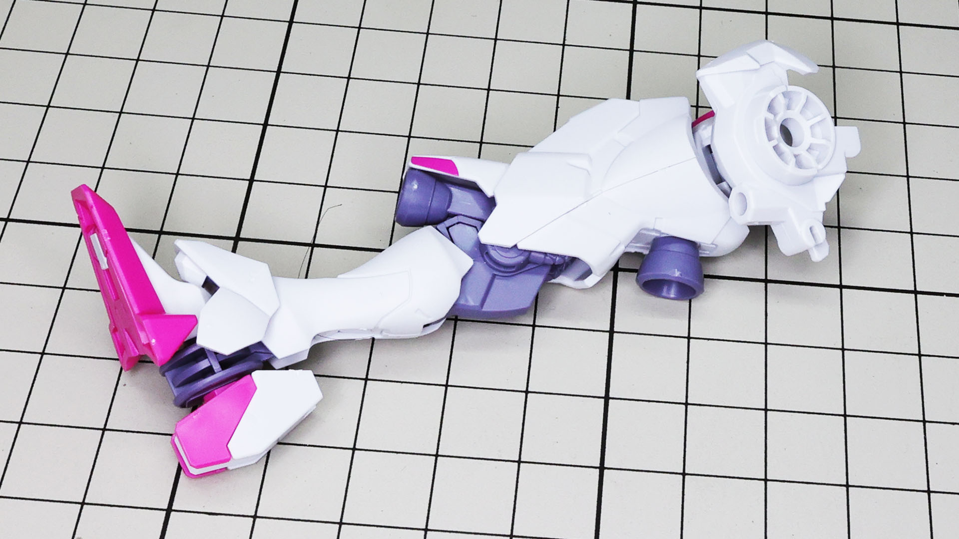 股間パーツは一体成型、EG＋α的設計で1パーツになっています