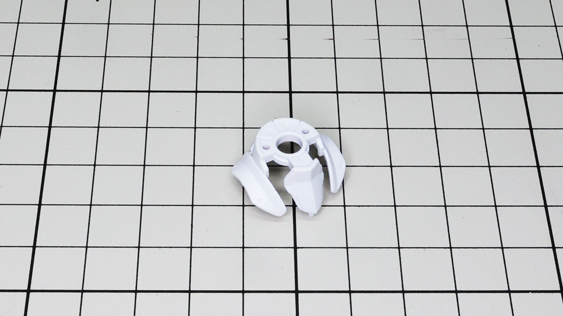 さらに複雑な形状のカバーパーツも1パーツで成型。すごい！