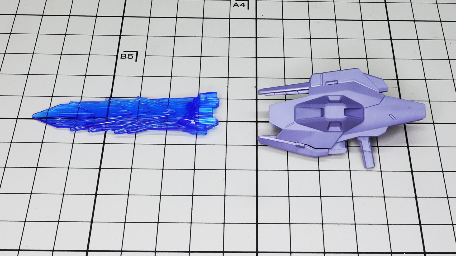 ガン本体左右を貼り合わせて上下パーツを組付けます