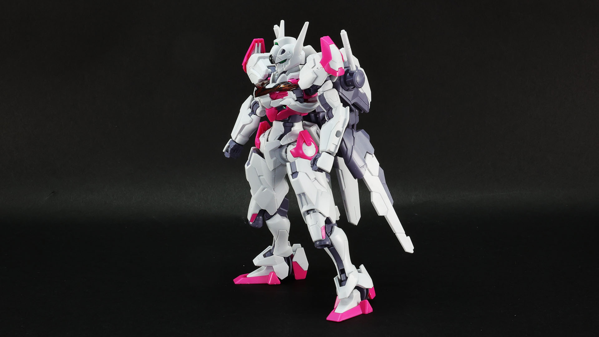 ガンビットをバックパックに装着すると兵機感が増します