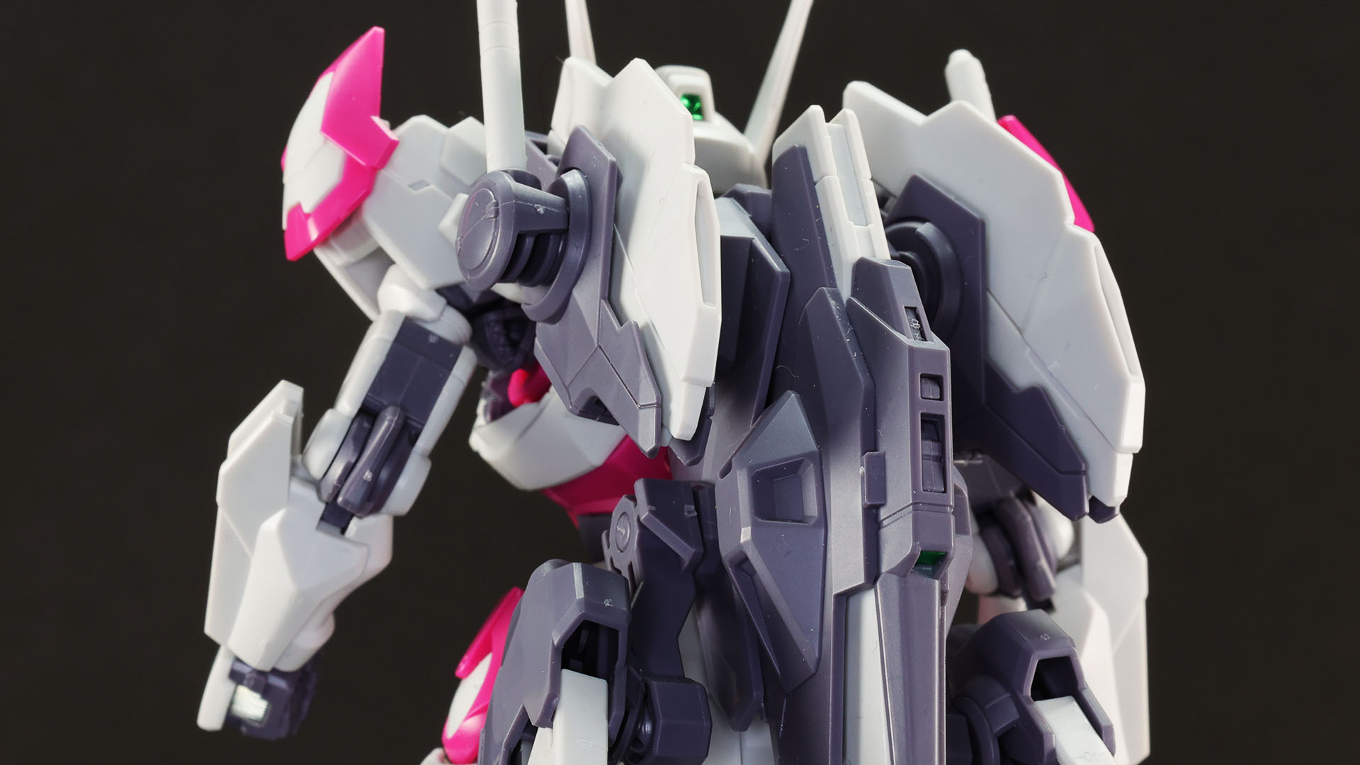 ガンビットを装着したレシーバーガンは“ガンビットライフル”と呼び、バックパックに装着可能