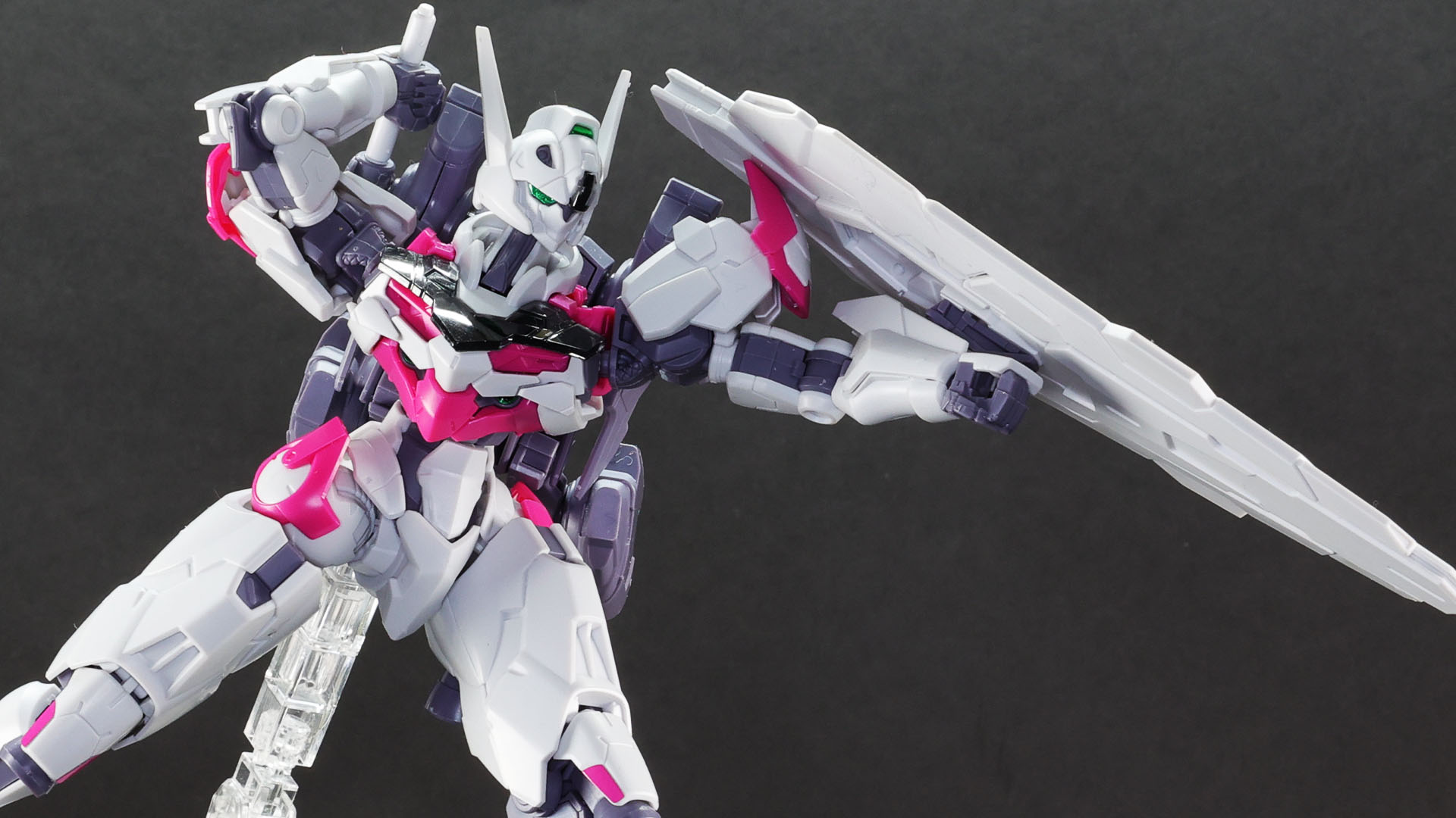 ビーム・サーベルにも手が届く可動性能を持っています