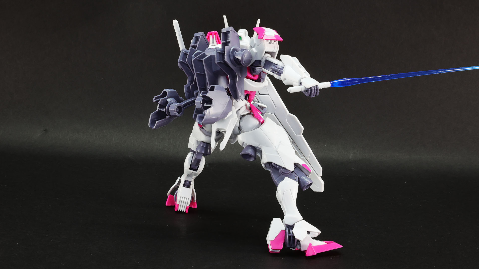 ビームの色は青系