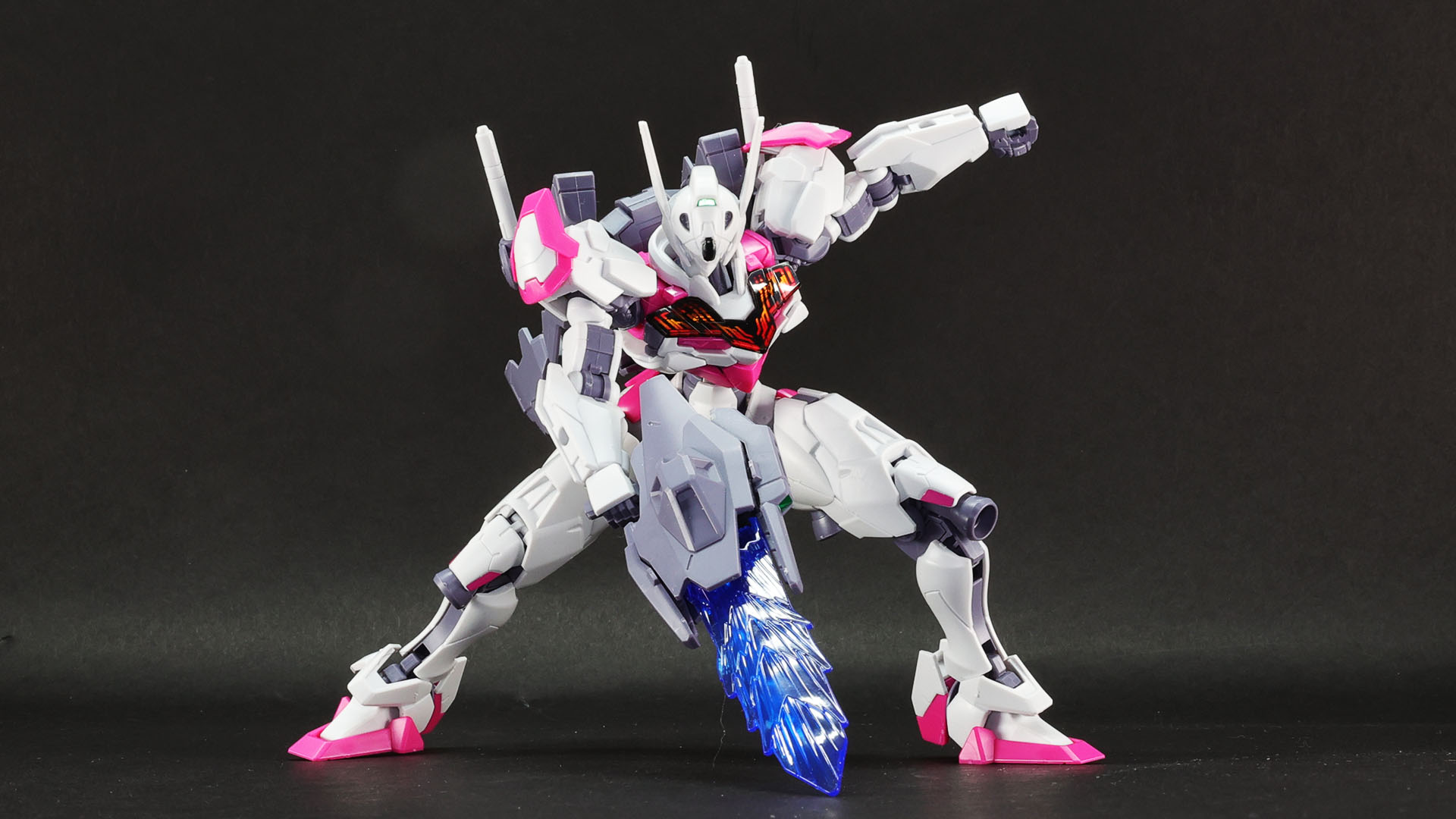 レシーバーガンはエフェクトパーツ装着で“ビームブレイド”になります