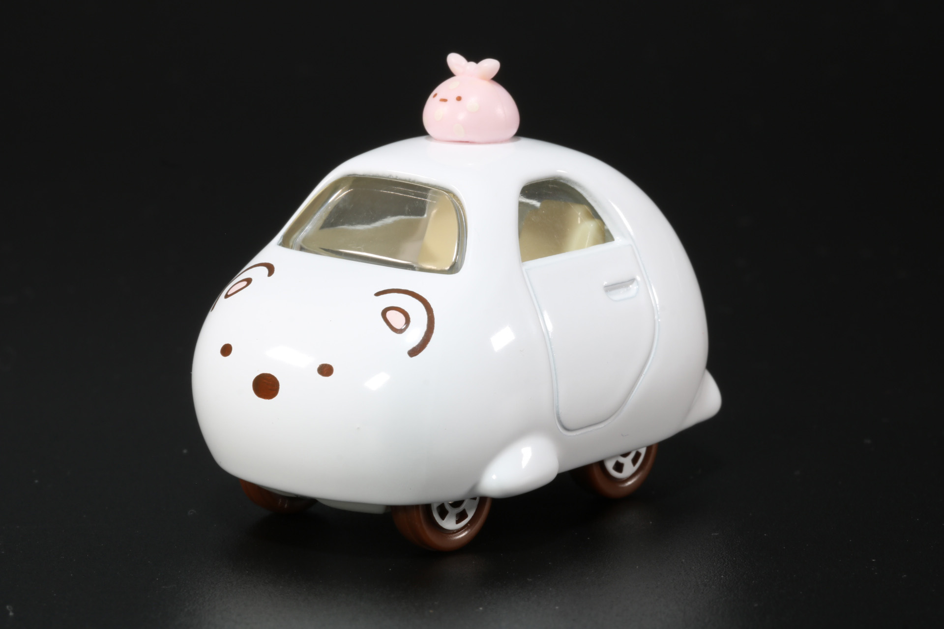 正面には「しろくま」の顔がデザインされている