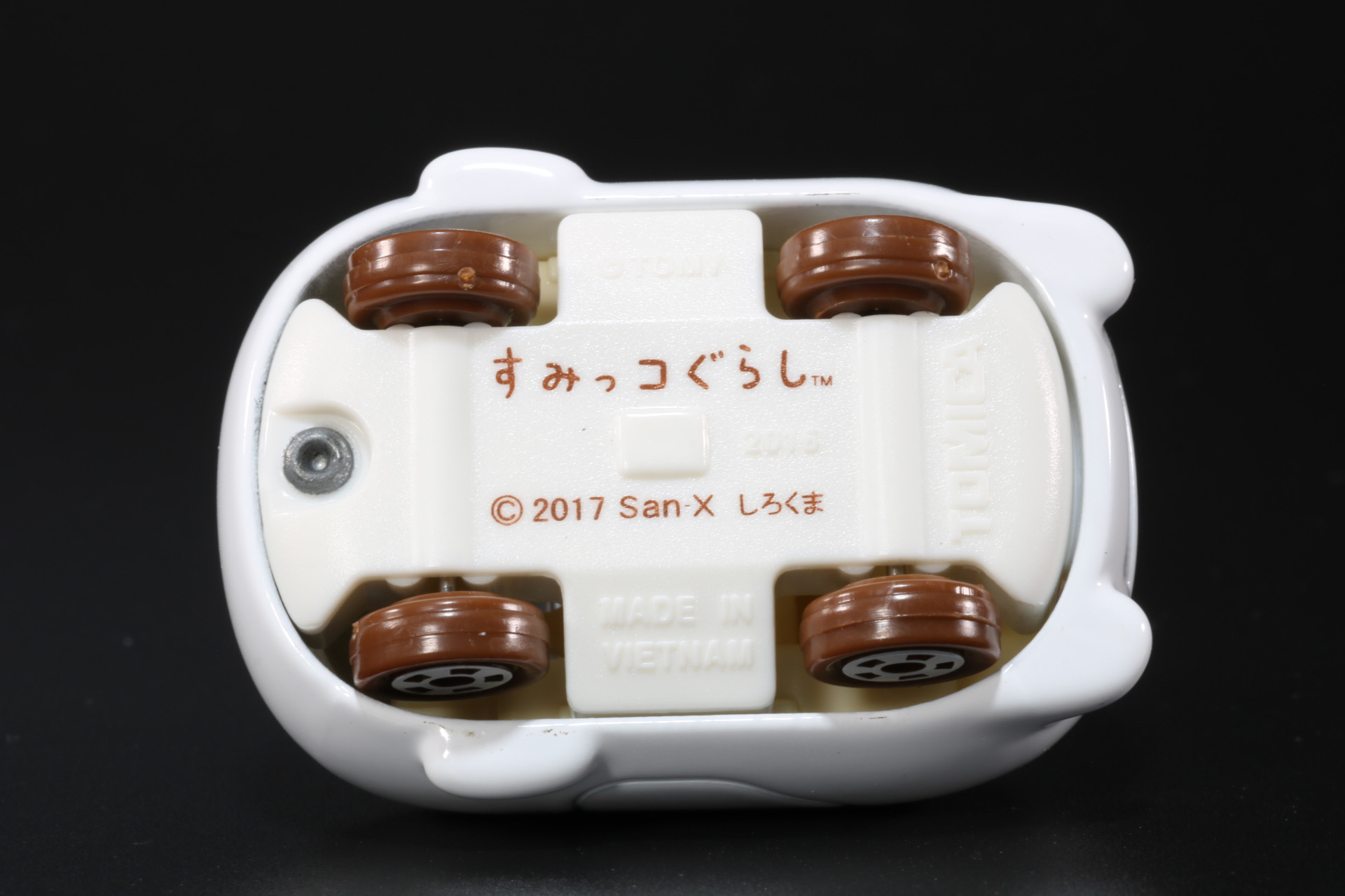 「しろくま」のにもつ「ふろしき」はトミカになっても一緒