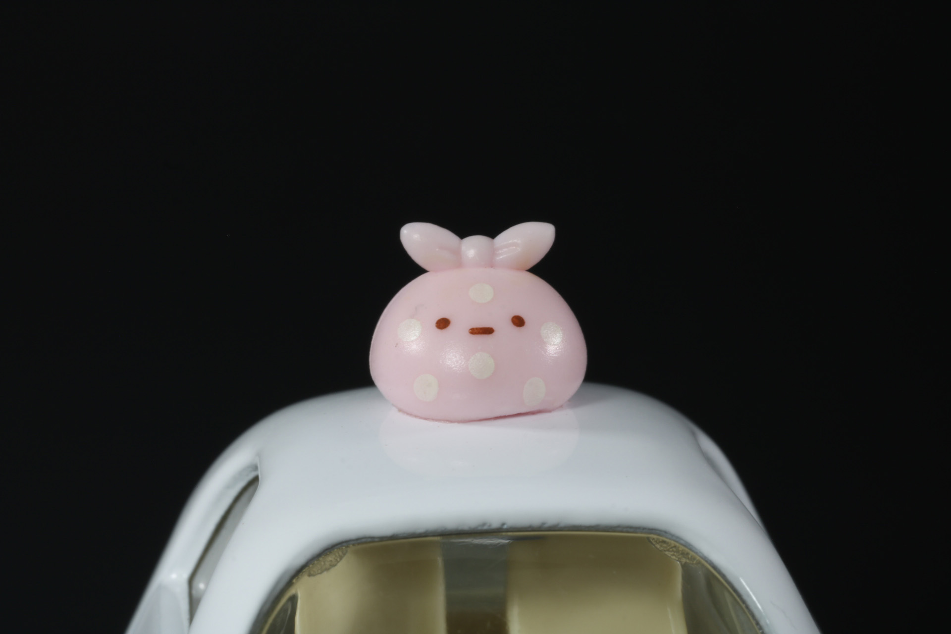 「しろくま」のにもつ「ふろしき」はトミカになっても一緒