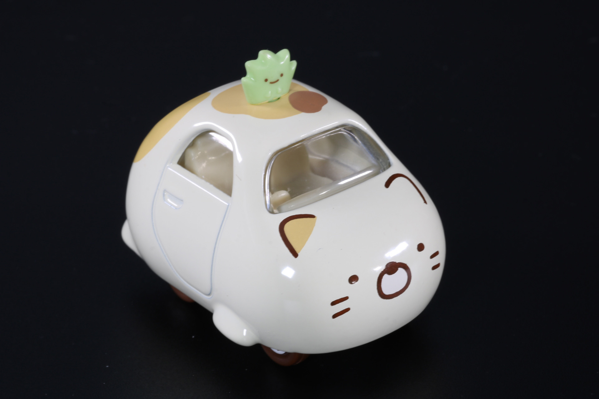 三毛猫模様も再現されている