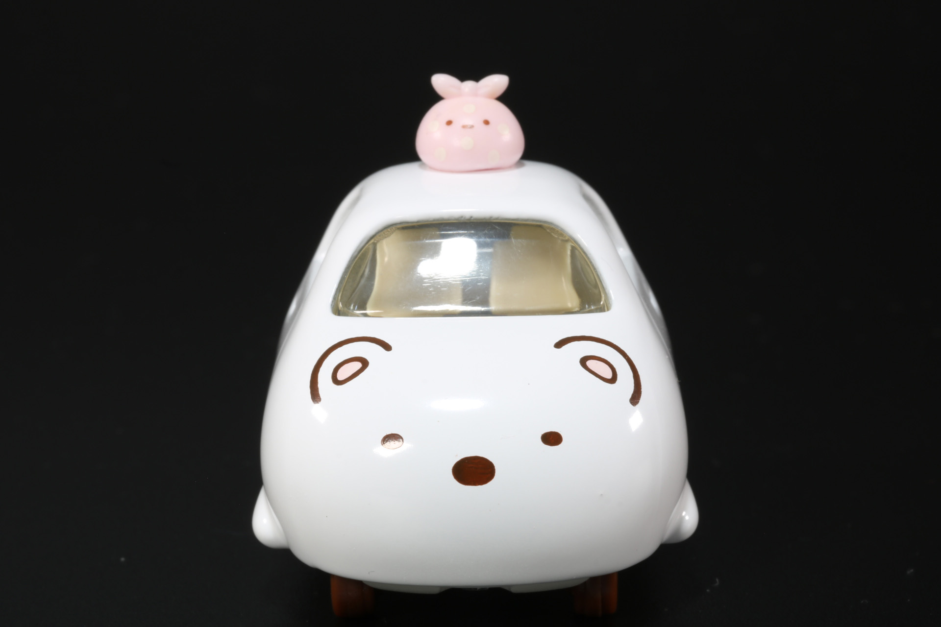 正面には「しろくま」の顔がデザインされている