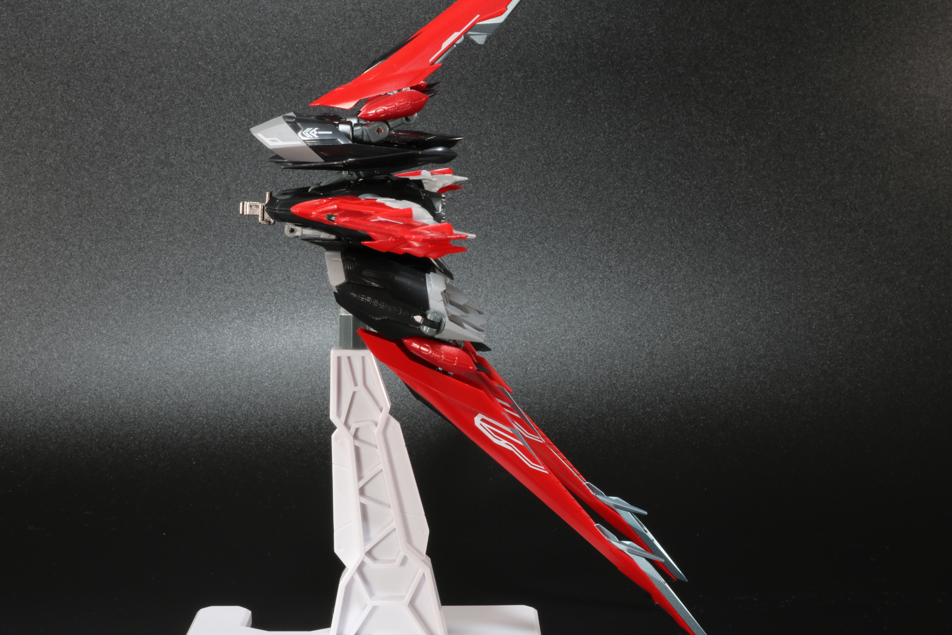 赤い部分の可動も十分持ち上がる