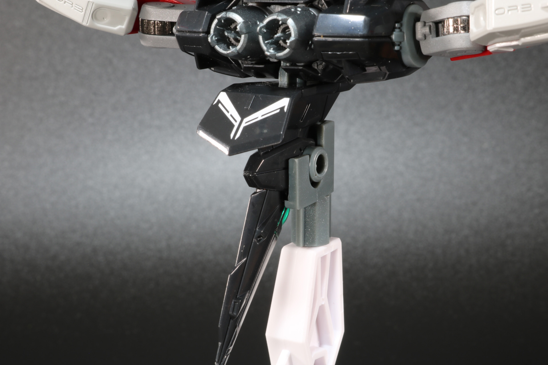 取り外すとフライトユニット側の接続口がわかるので、こちらに修正後のパーツを差し込む