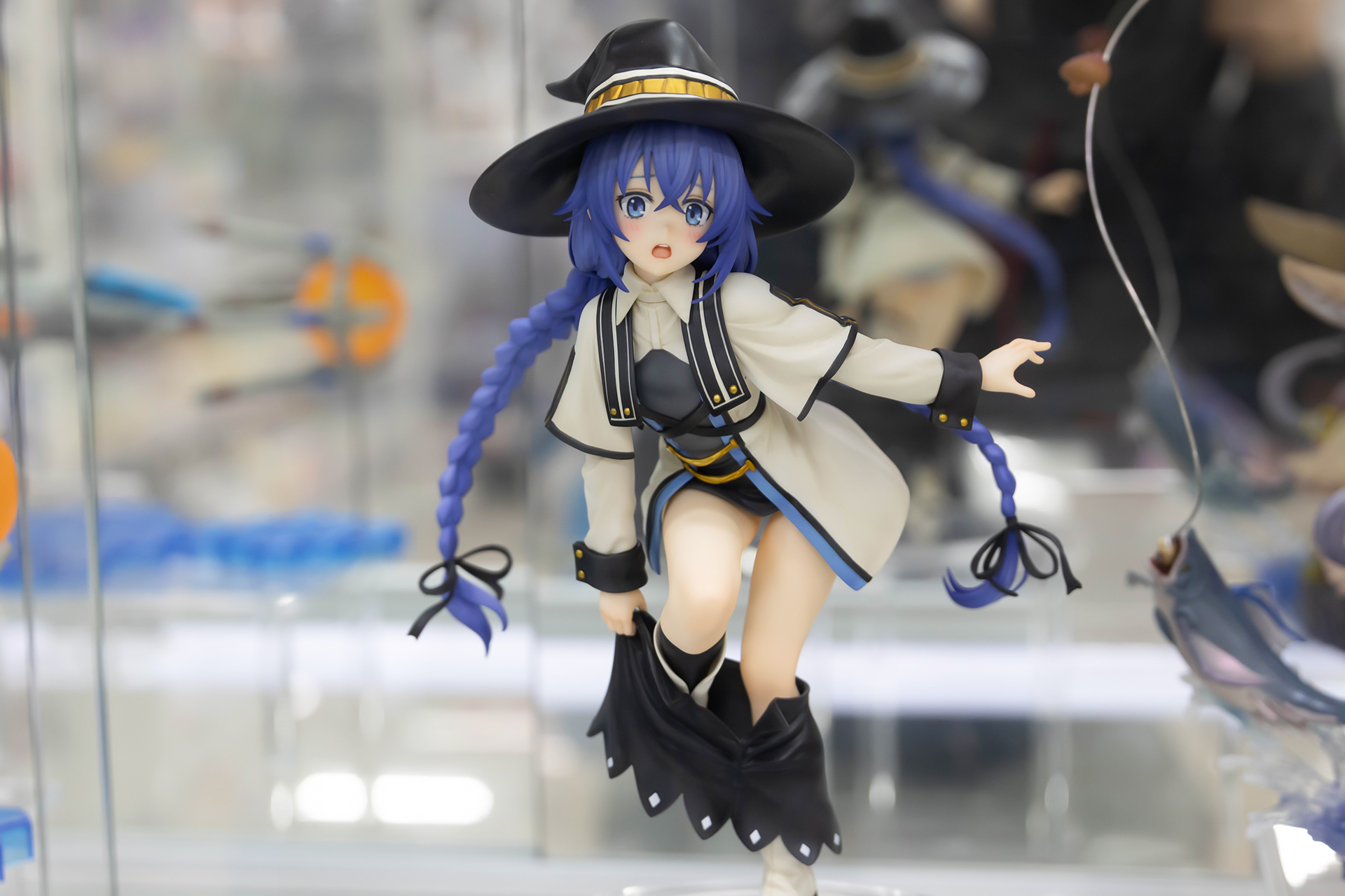 1/7スケールだが、ややかがんだスタイルになっていることもあり、全高は約200mmと小ぶりな感じ。