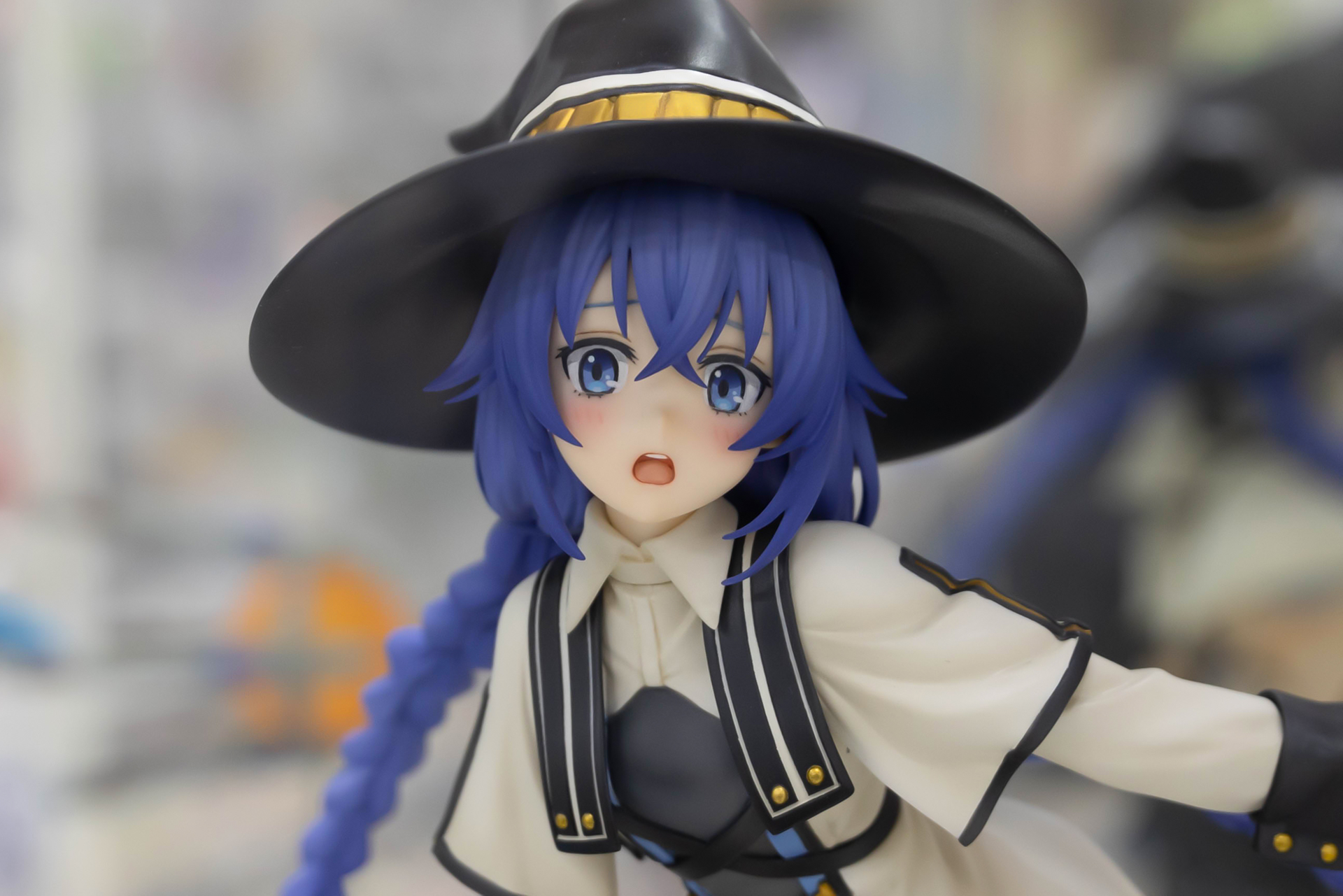 まさに着替えの最中を、誰かに見られてしまったかのような、恥ずかしそうな表情がかわいらしい。