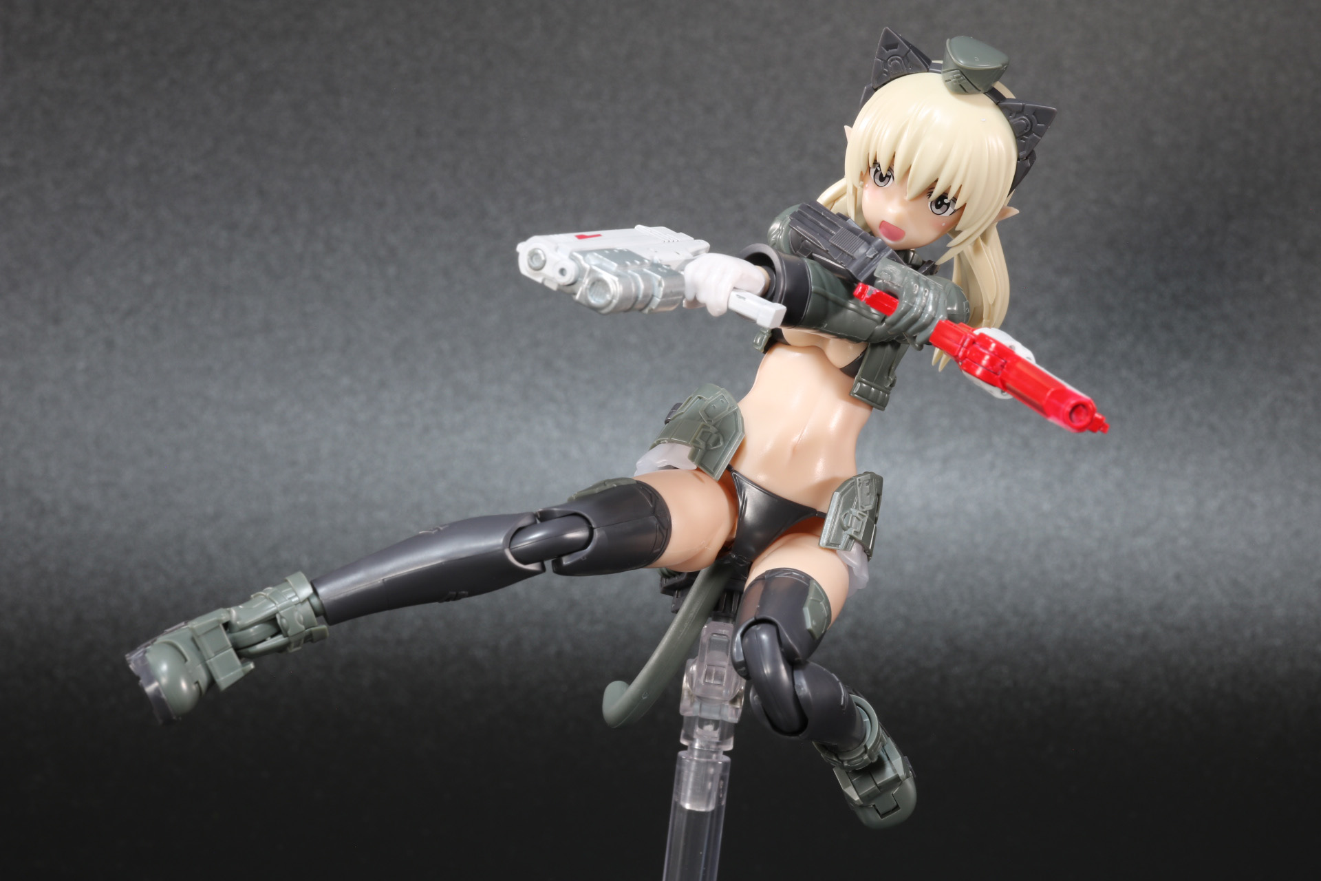 少し大きめのサイズ感だが迫力あるアクションが可能