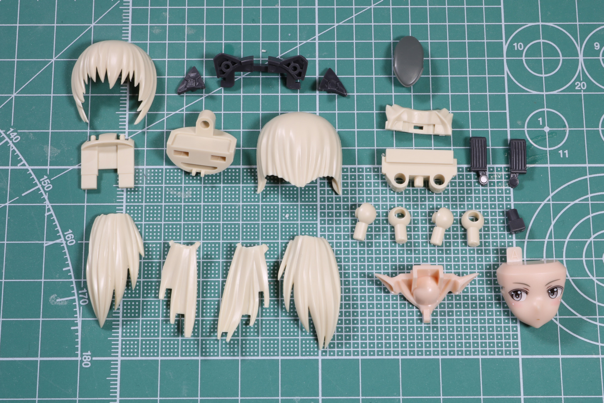 髪は根元部分で動かすことができる