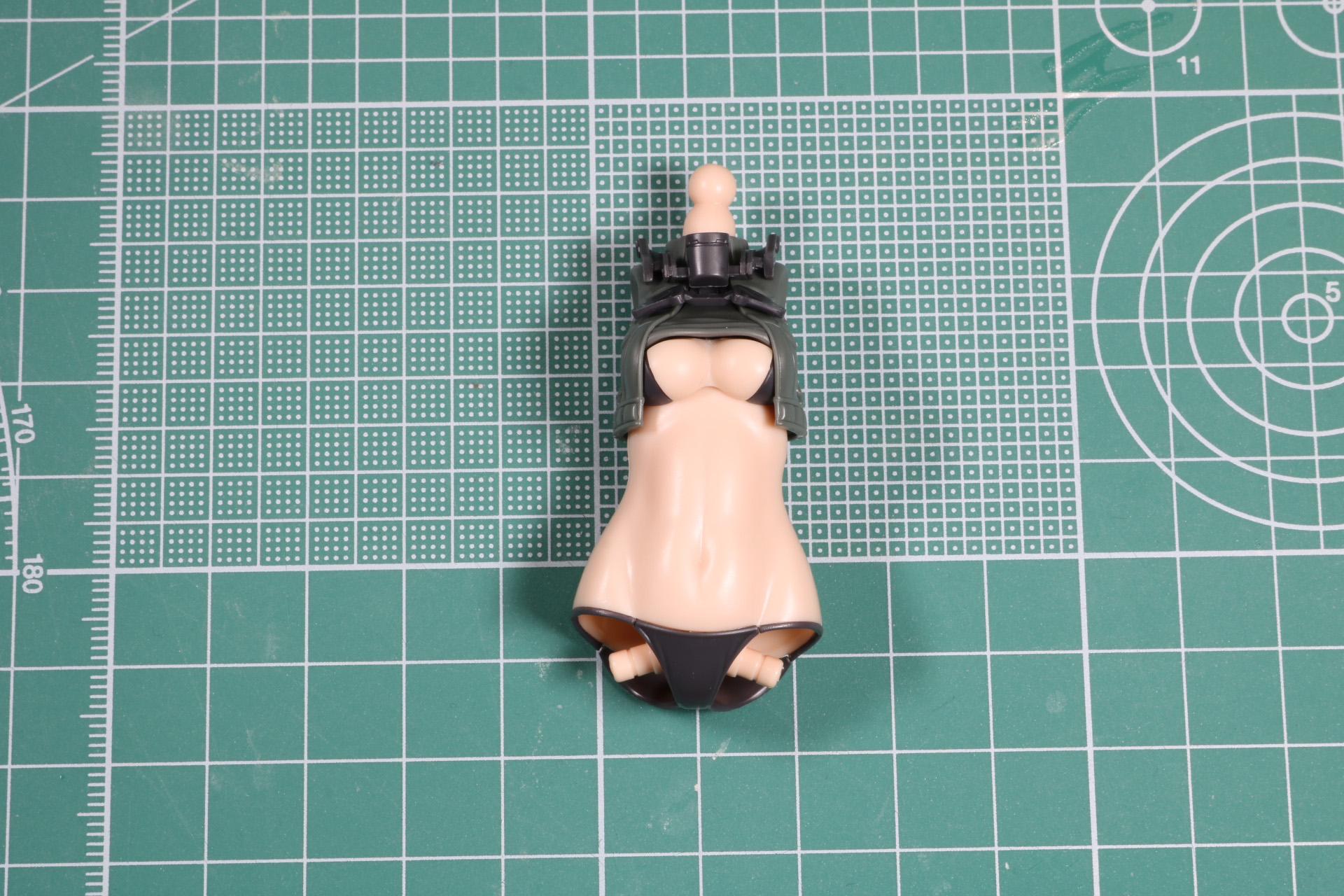 胸周りと胴体の可動で反りや前のめりに動かすことができる