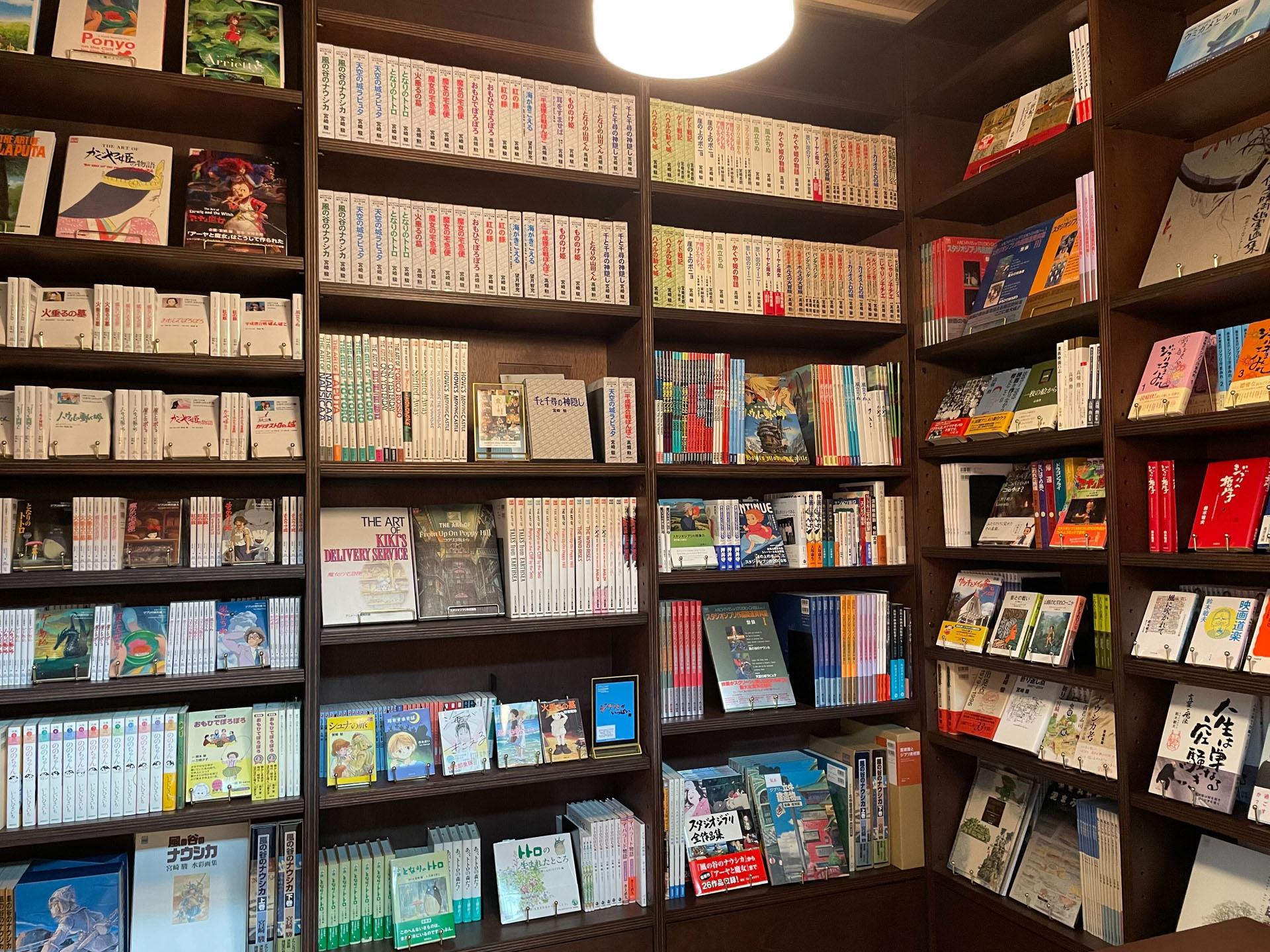 書籍を取り扱う「熱風書店」