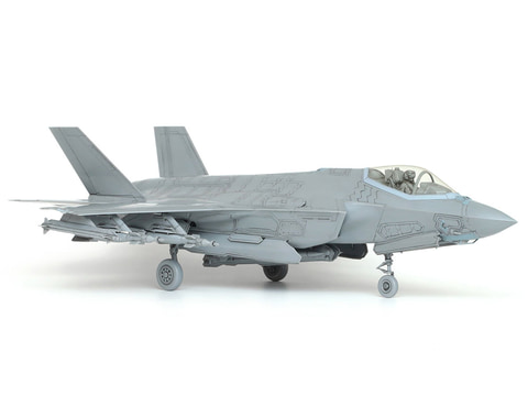 タミヤ、米空軍最新鋭ステルス戦闘機「F-35A ライトニングII