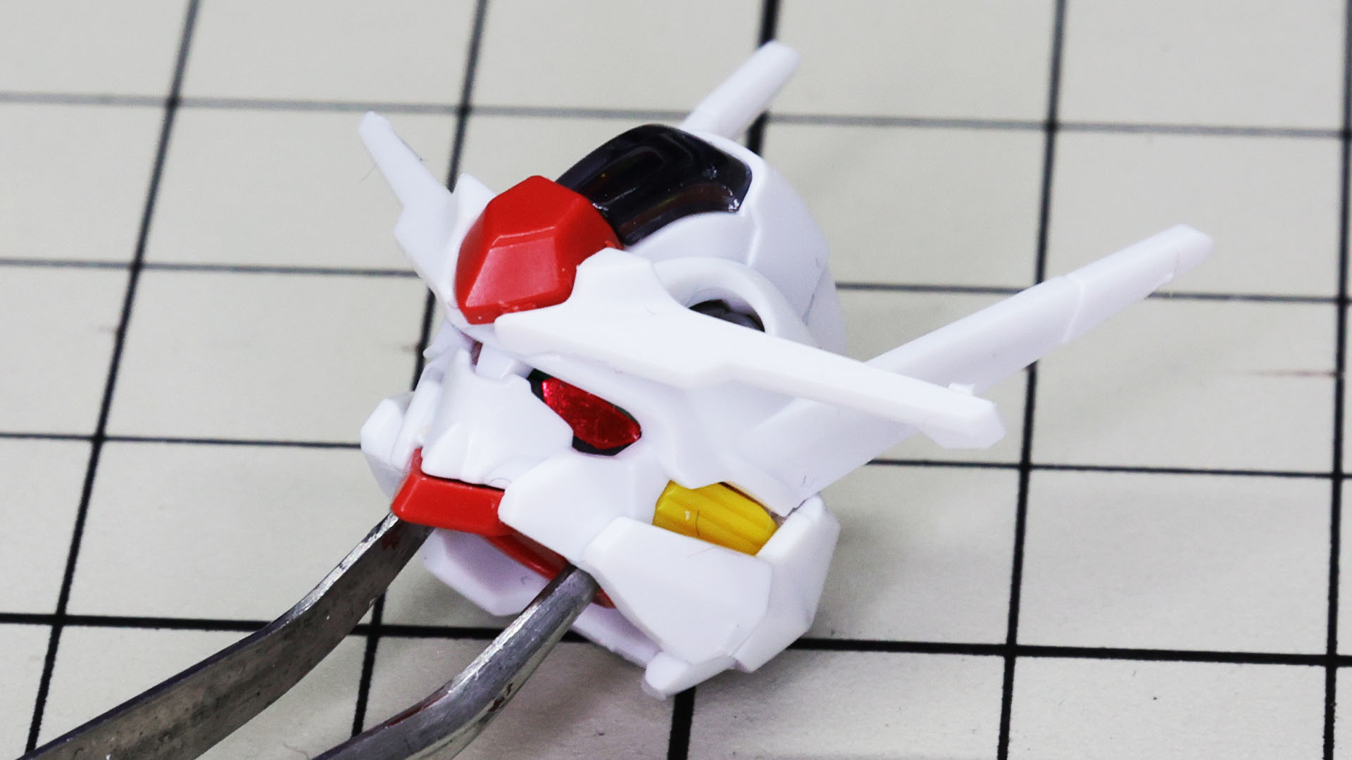 1パーツで設計されているところは甘くなりがちなのでここはスミ入れでビシッとしてやるとすさまじくかっこよくなりそうです