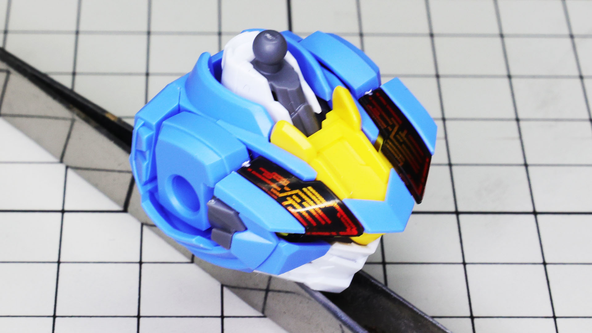 ゲートはHGルブリスのように他パーツの下に入るところだったらよかったのですが……