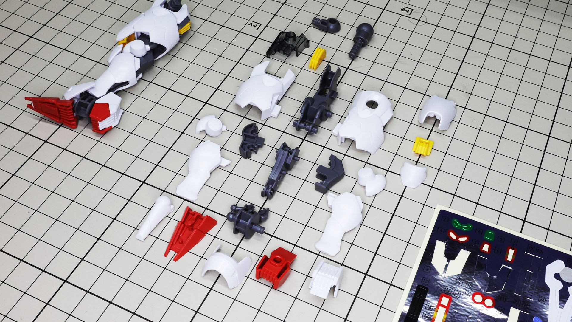 足首とソールはHGルブリスを踏襲しています