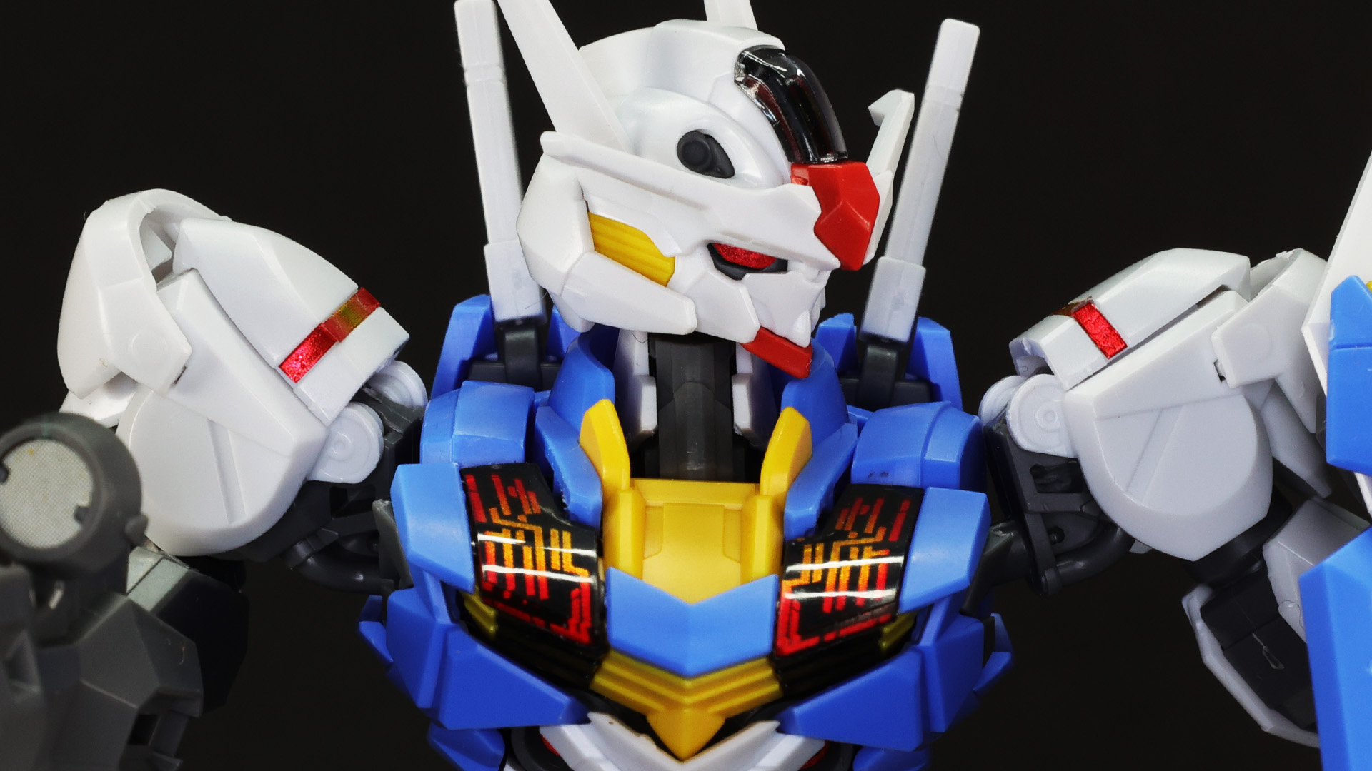 胸部をメインに頭部他のシェルユニットの発光がかっこいい！