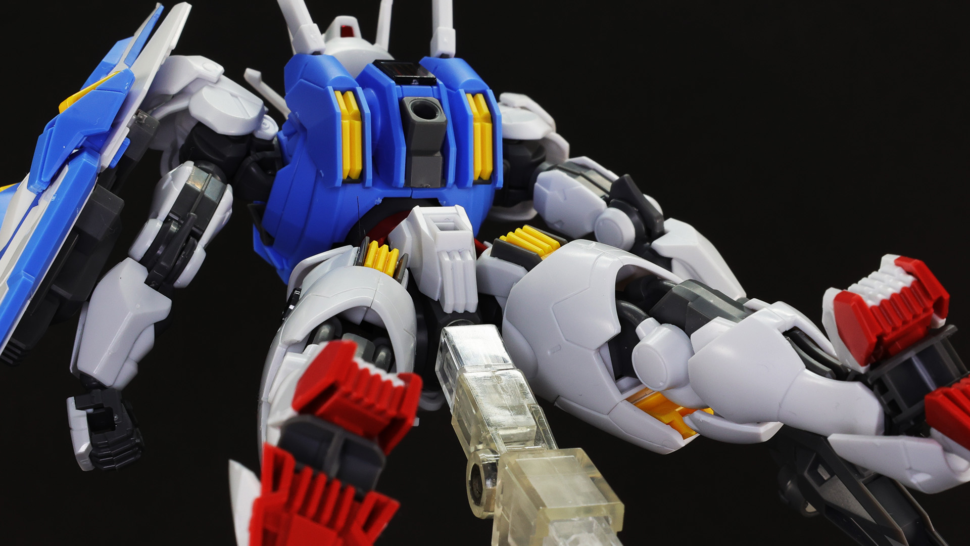 ルブリスはほぼ同じ場所にロケットノズルがあるのでエアリアルのは偏向推進器と思われます