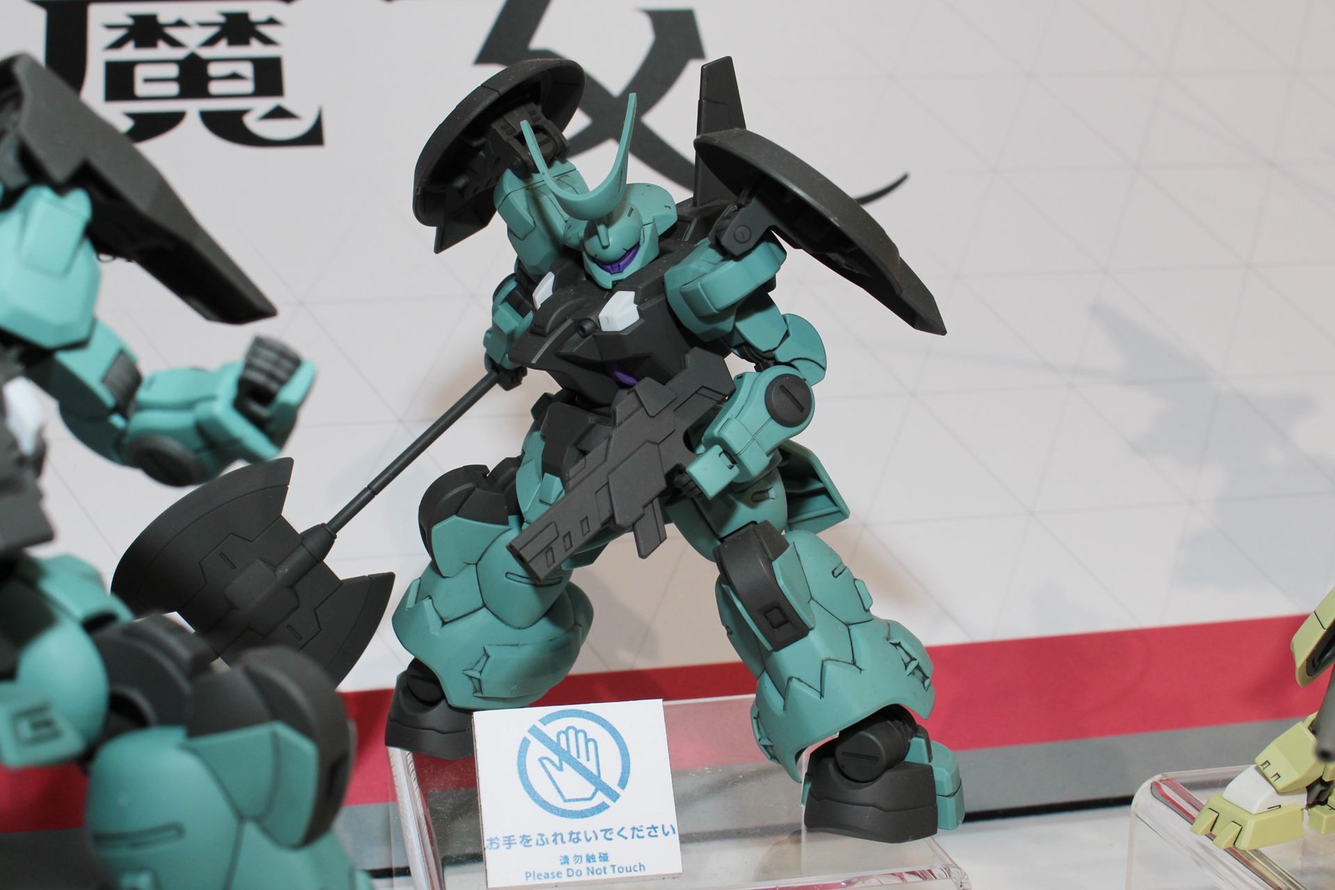 「HG 1/144 ディランザ (一般機/キャラクターA専用機) (仮)」。11月発売予定。価格は1,760円（税込）