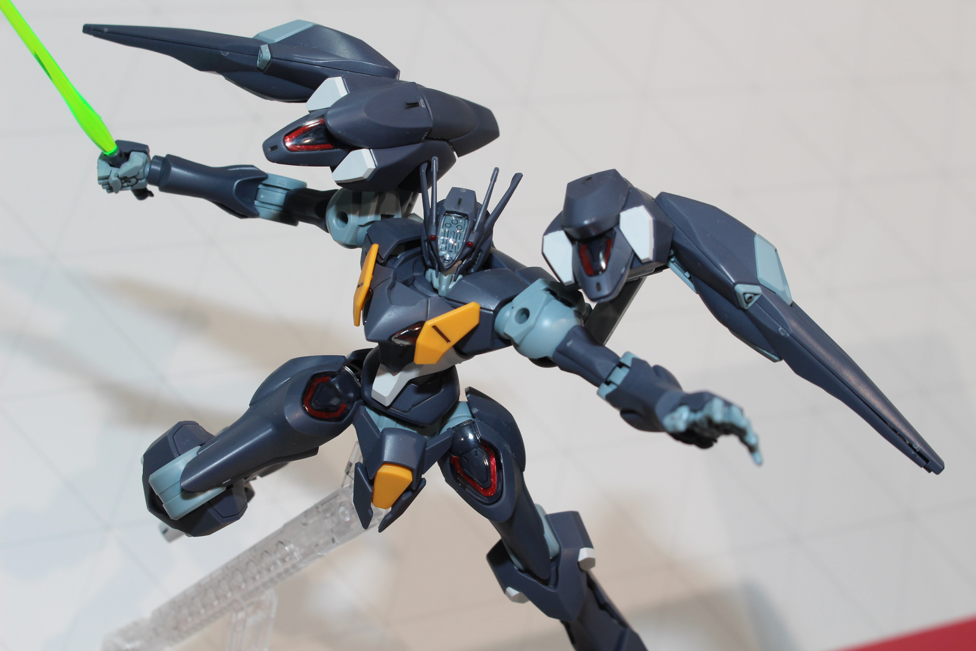 「HG 1/144 ガンダムファラクト」。12月発売予定。価格は2,090円（税込）