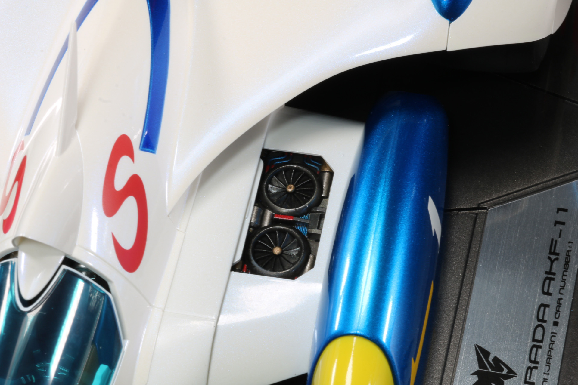 サイドポッドは展開し、エフェクトファンの開閉もできる