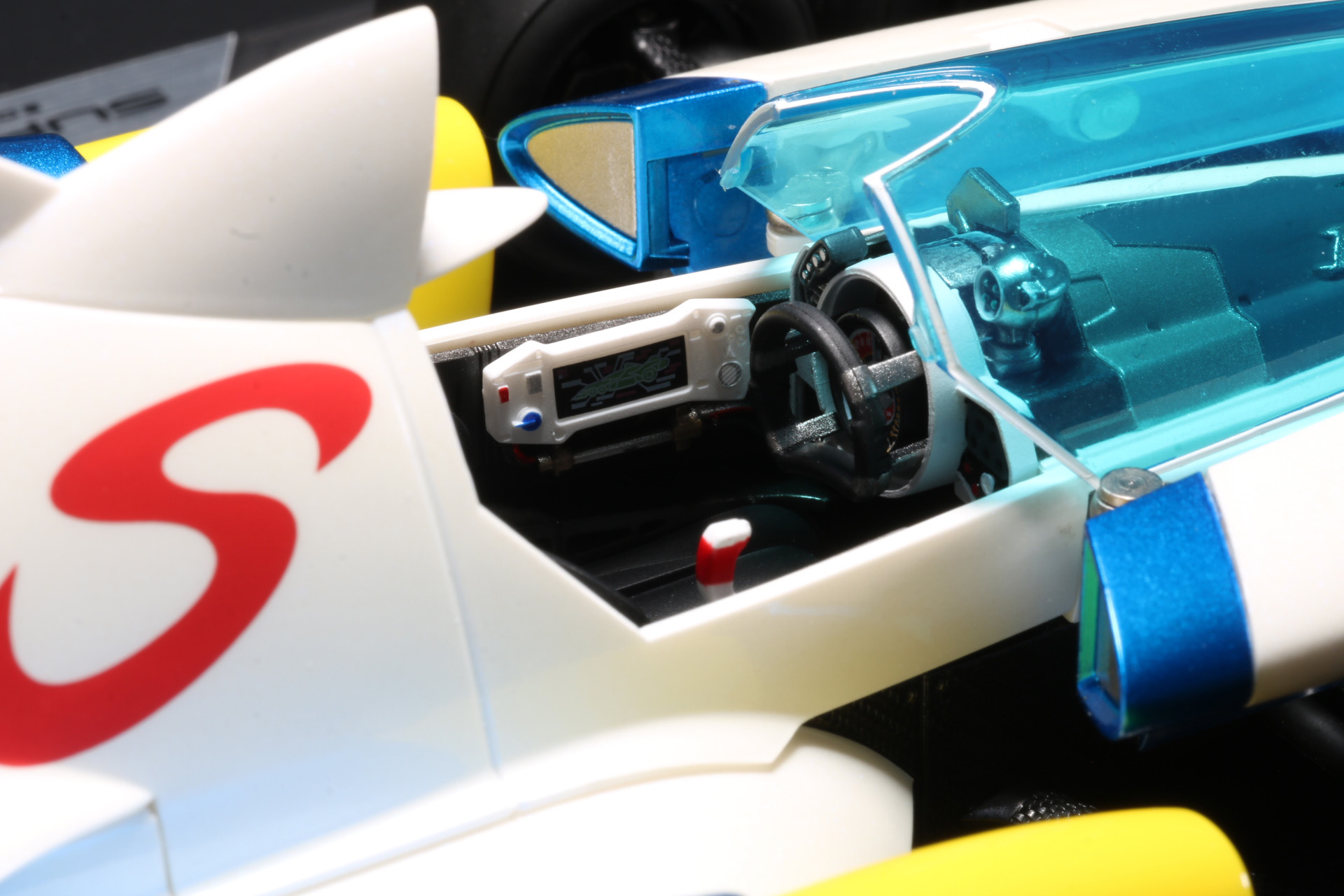 左のモニタには「スーパーアスラーダ AFK-11」が描かれている