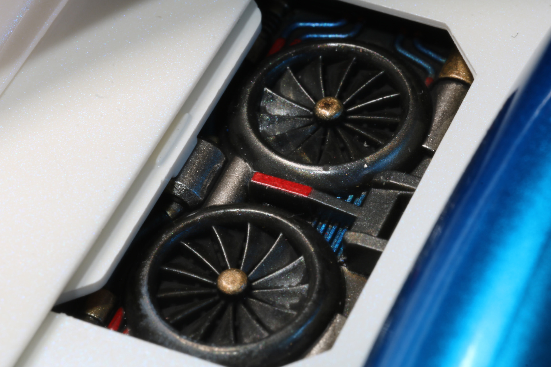 エフェクトファンも緻密なパーツ構成で再現されている