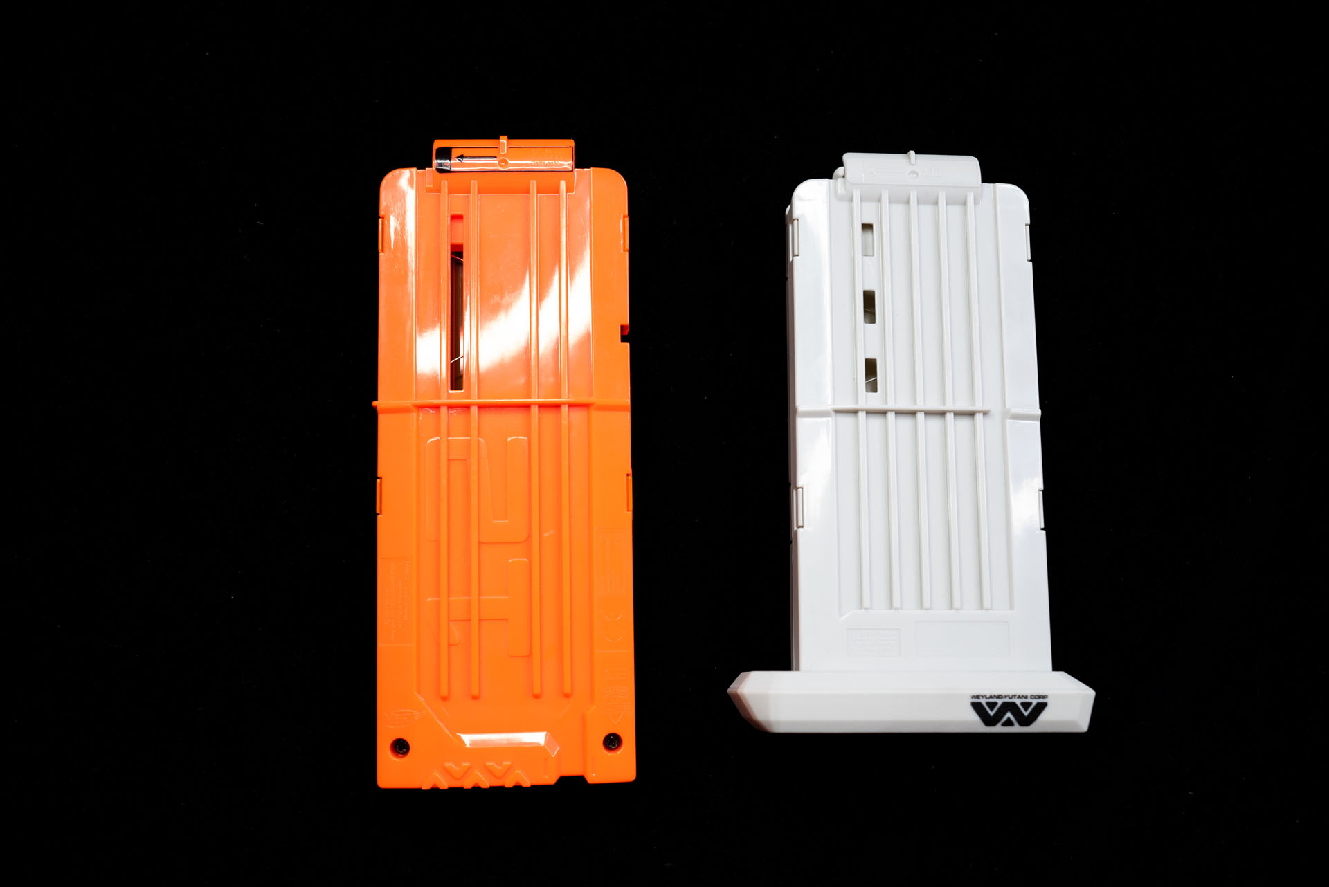 マガジンは共用っぽく見せていて、実は共用ではないという。でも、デザイン重視だからこれもあり！